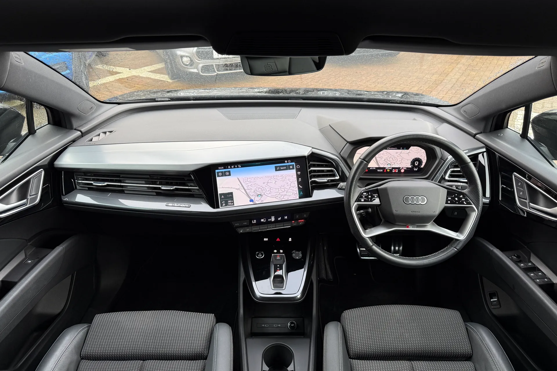 Audi Q4 thumbnail image number 3