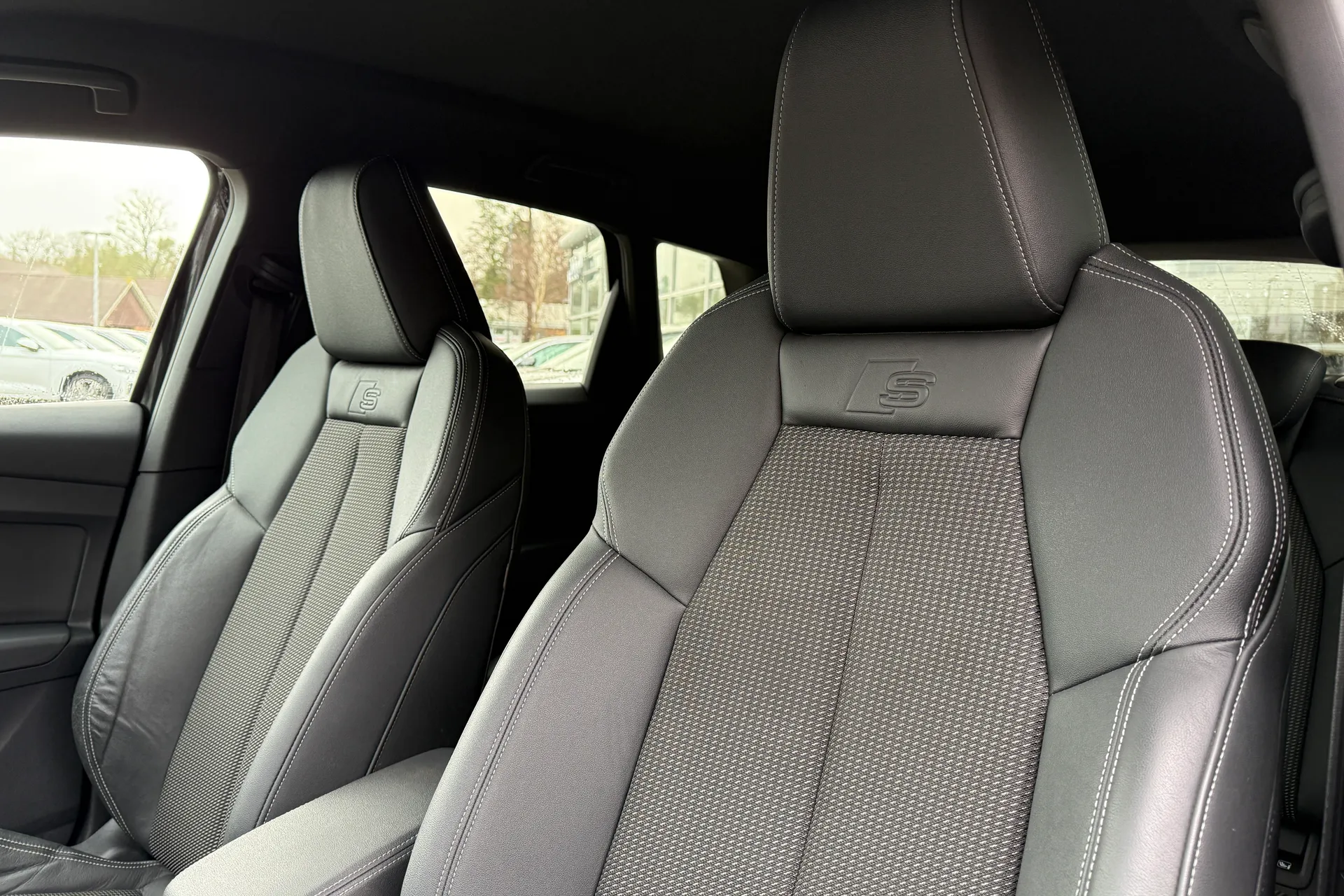 Audi Q4 thumbnail image number 22