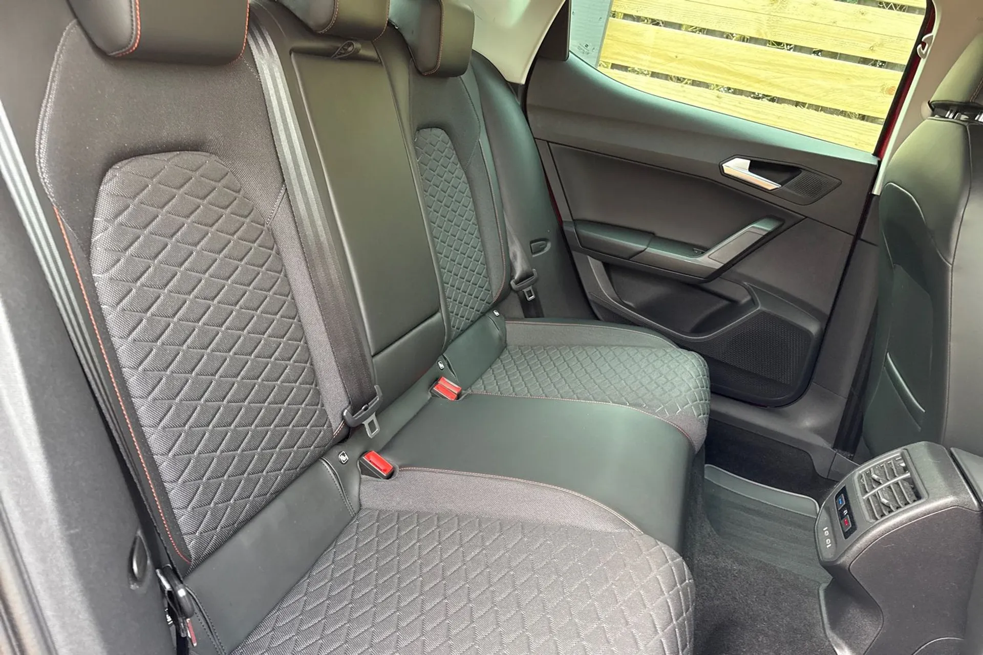 SEAT LEON thumbnail image number 24