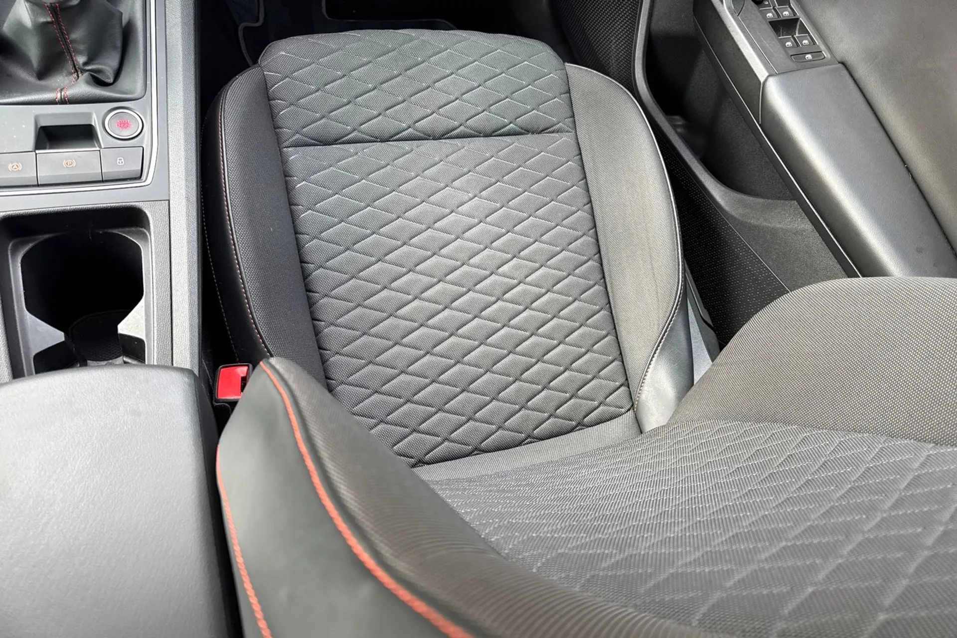 SEAT LEON thumbnail image number 35