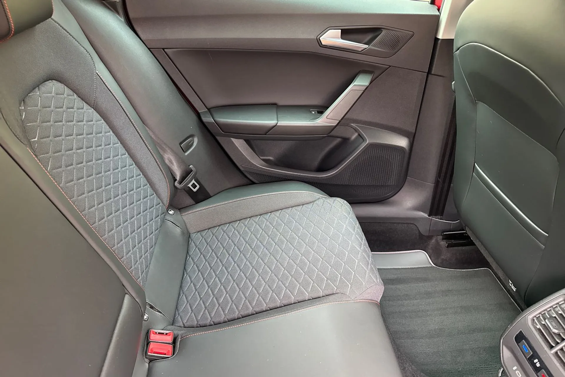 SEAT LEON thumbnail image number 51