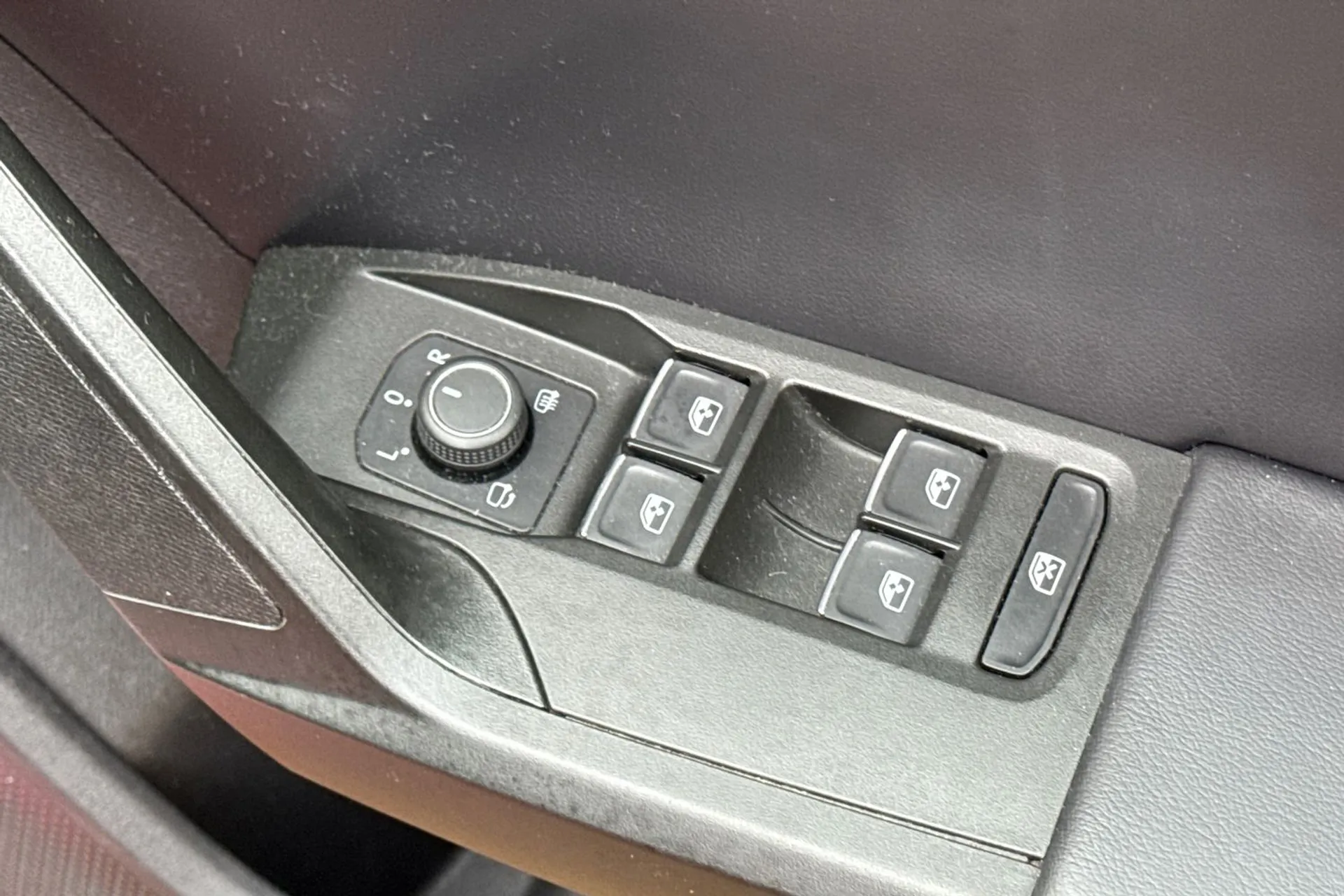 SEAT LEON thumbnail image number 49