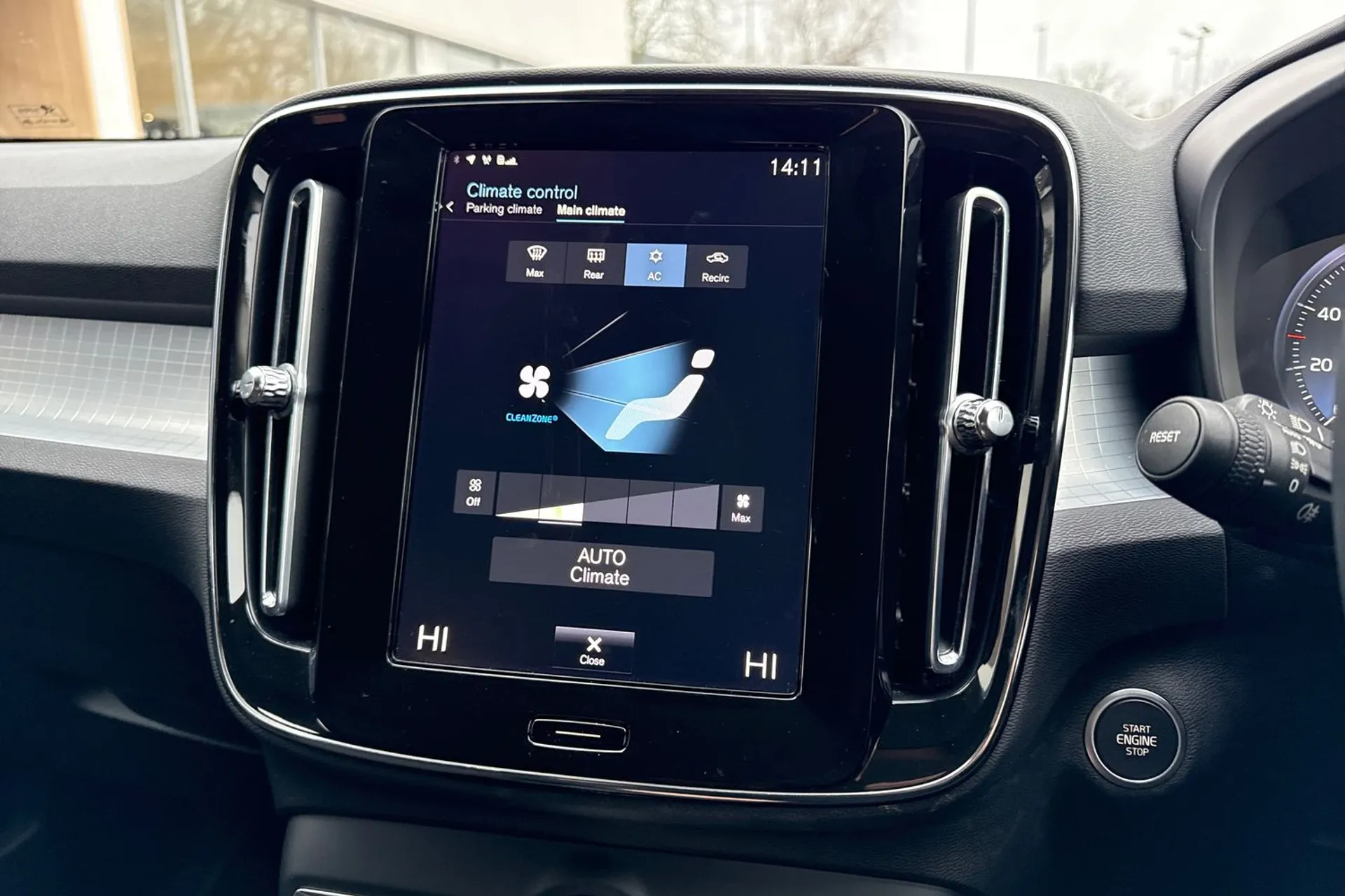 Volvo XC40 thumbnail image number 38