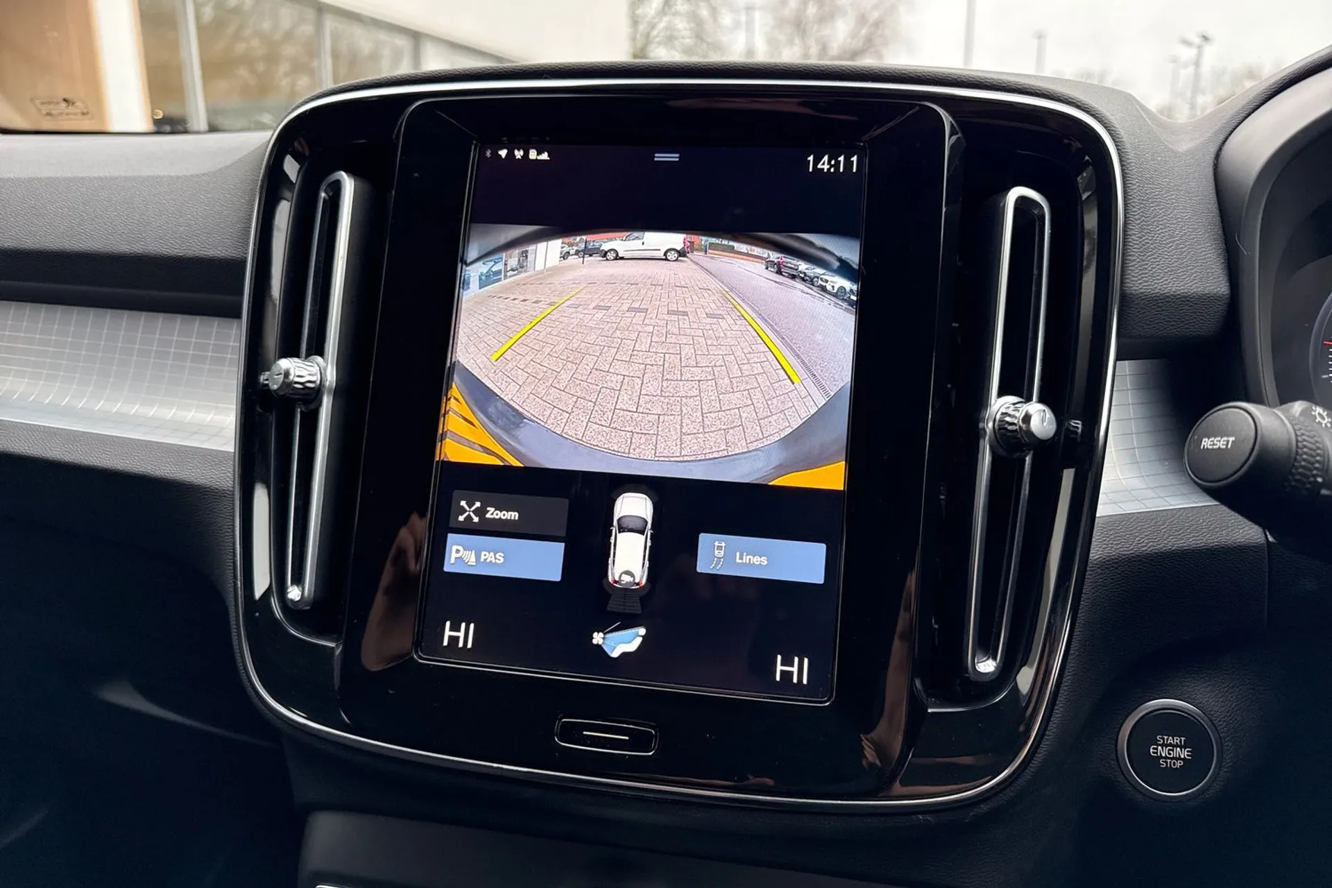 Volvo XC40 thumbnail image number 4