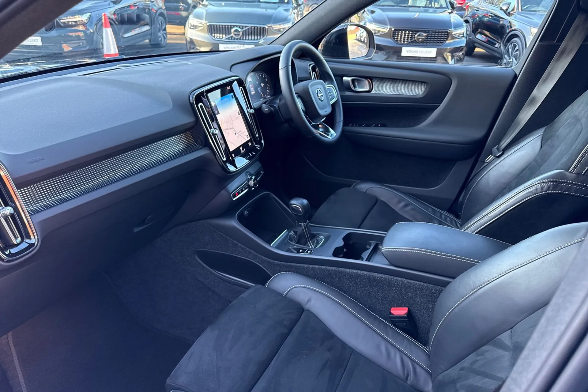 Volvo XC40 thumbnail image number 27