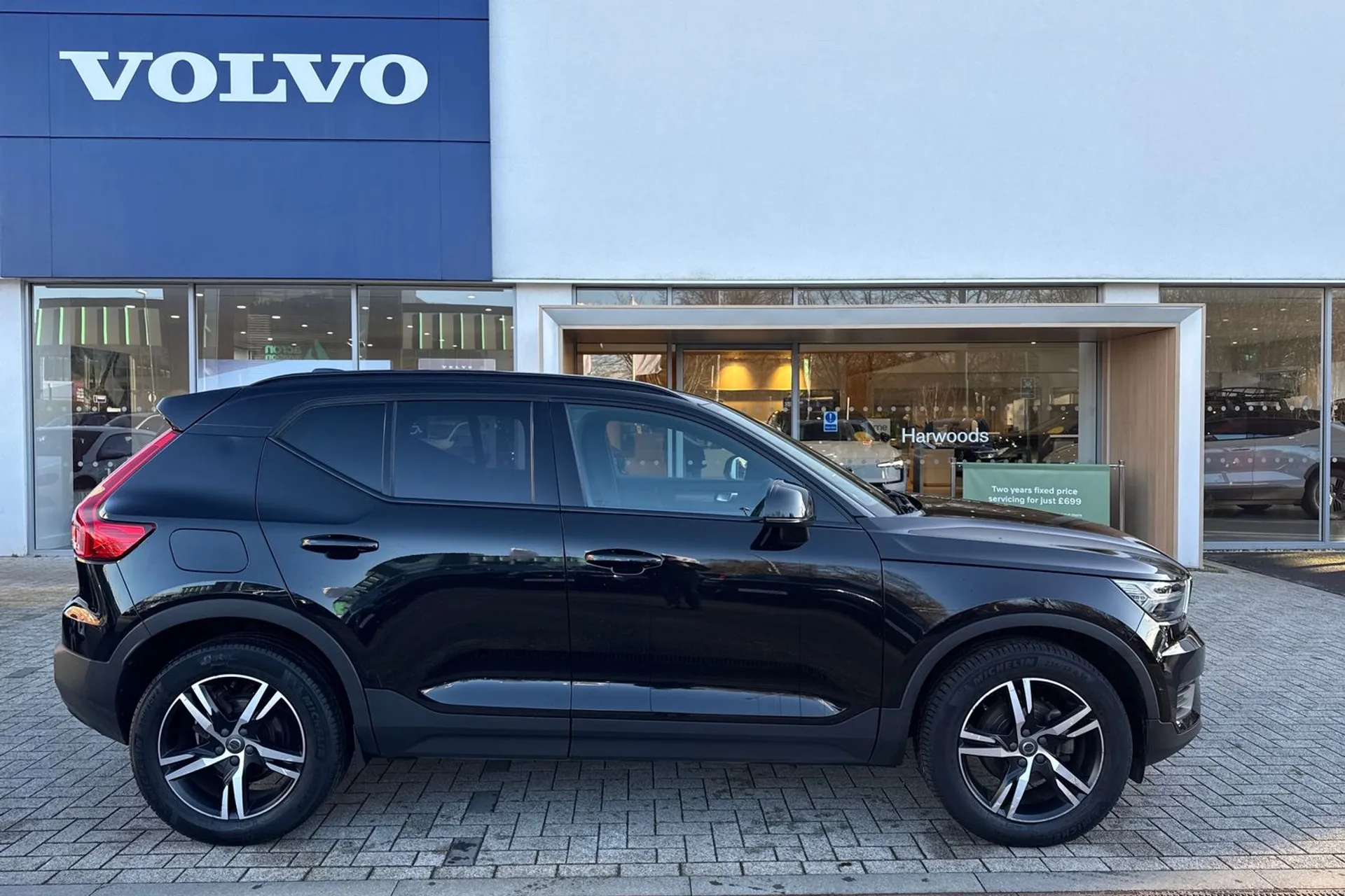 Volvo XC40 thumbnail image number 2