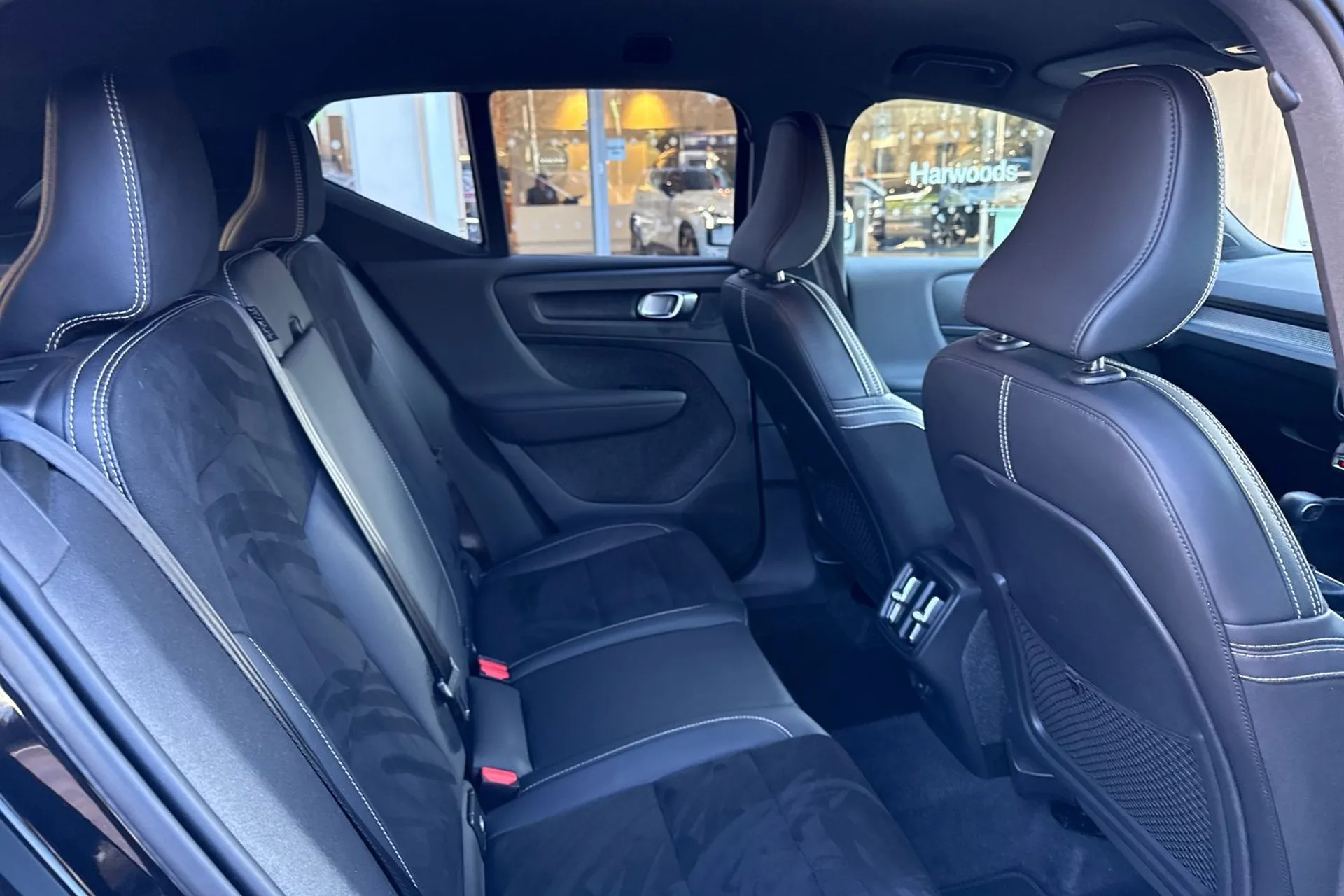 Volvo XC40 thumbnail image number 23