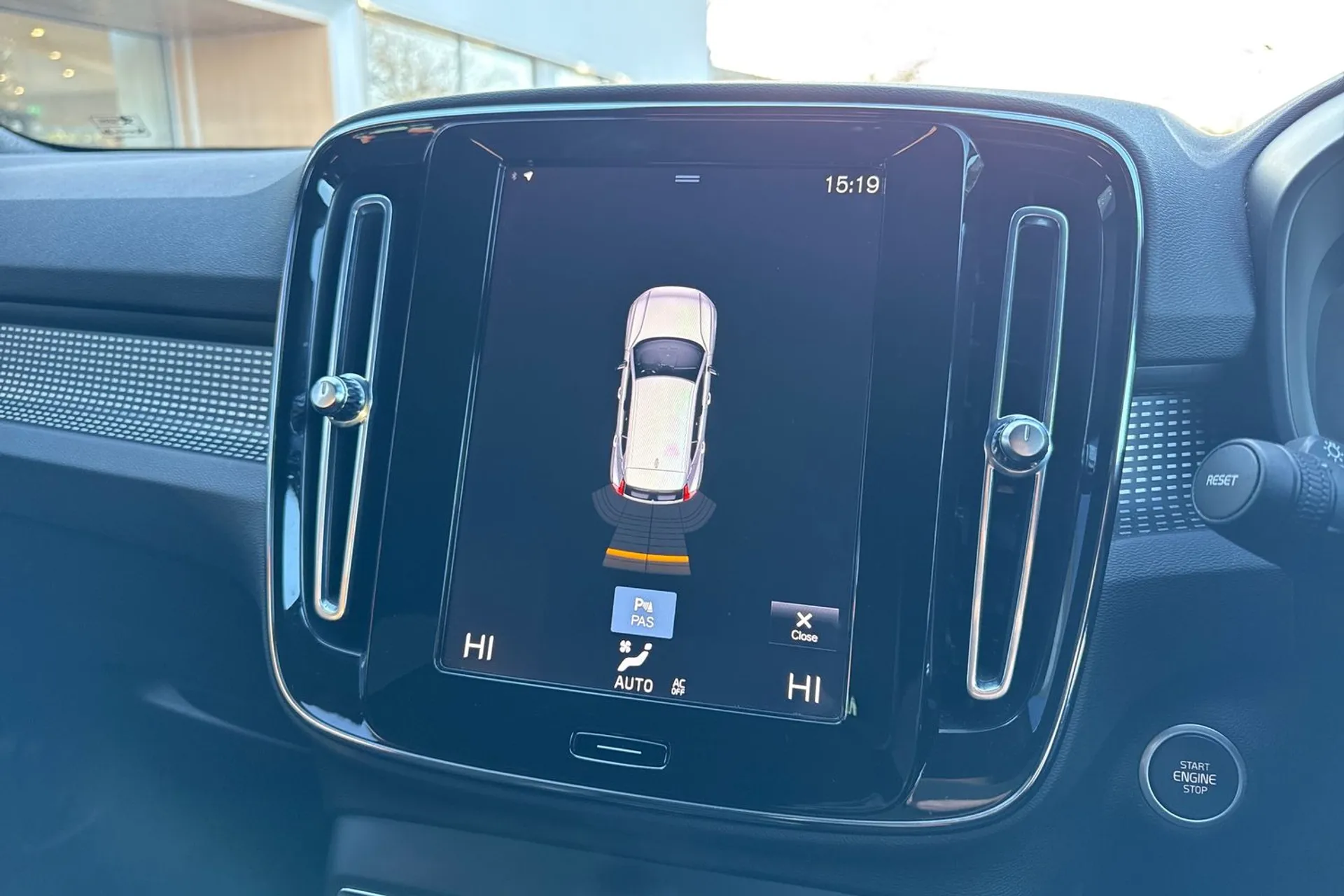 Volvo XC40 thumbnail image number 4