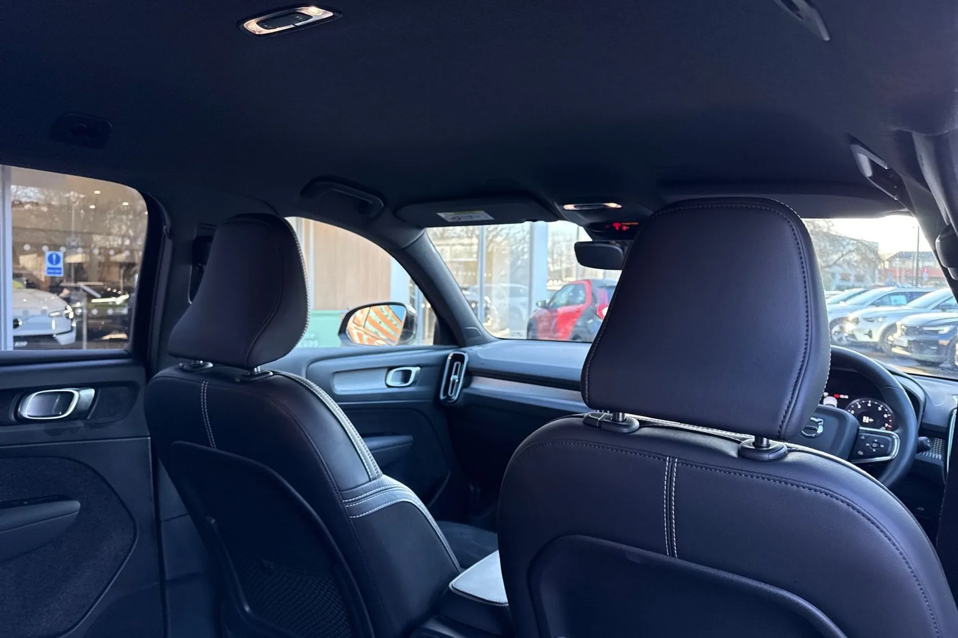 Volvo XC40 thumbnail image number 24