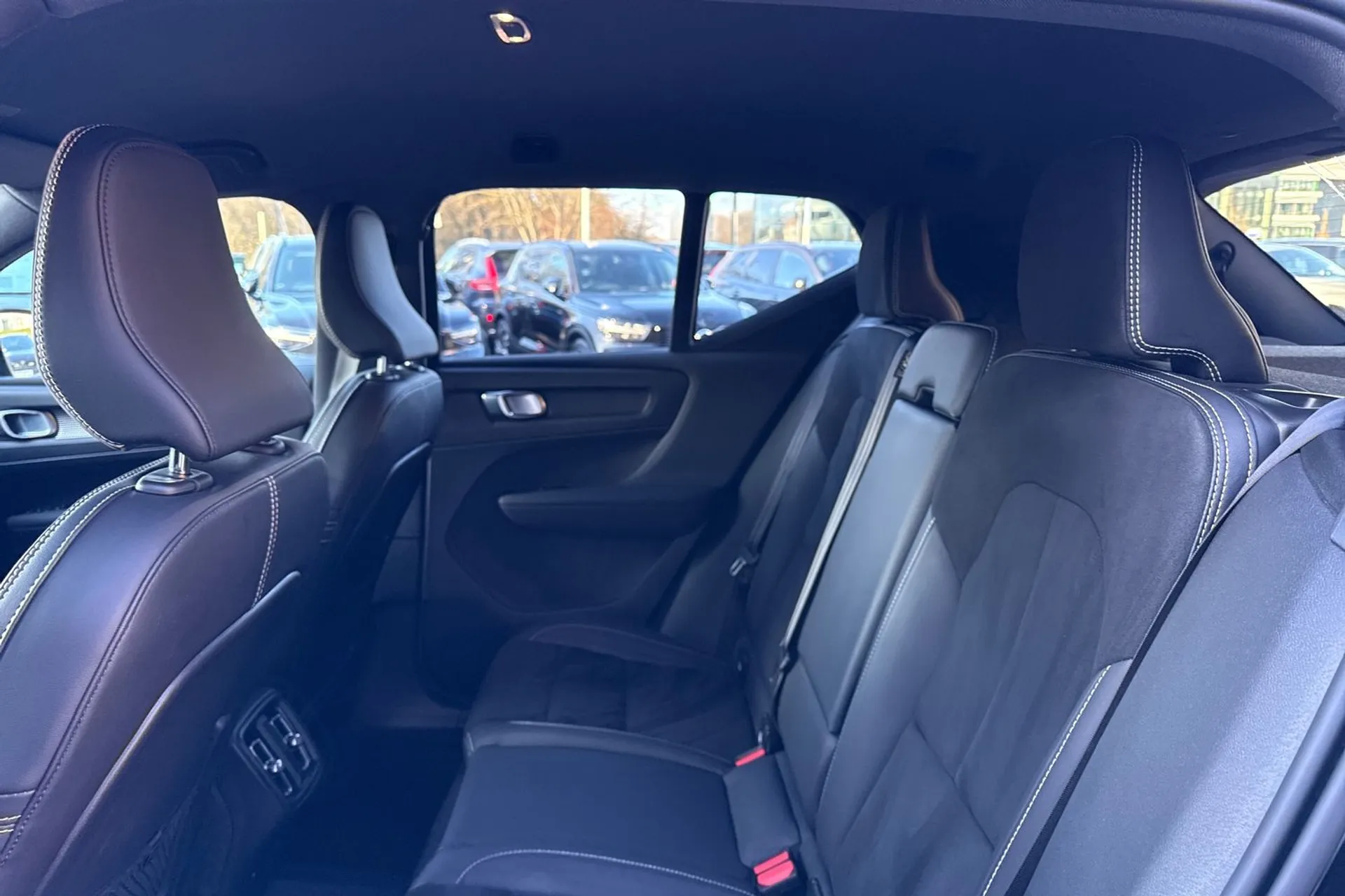 Volvo XC40 thumbnail image number 30