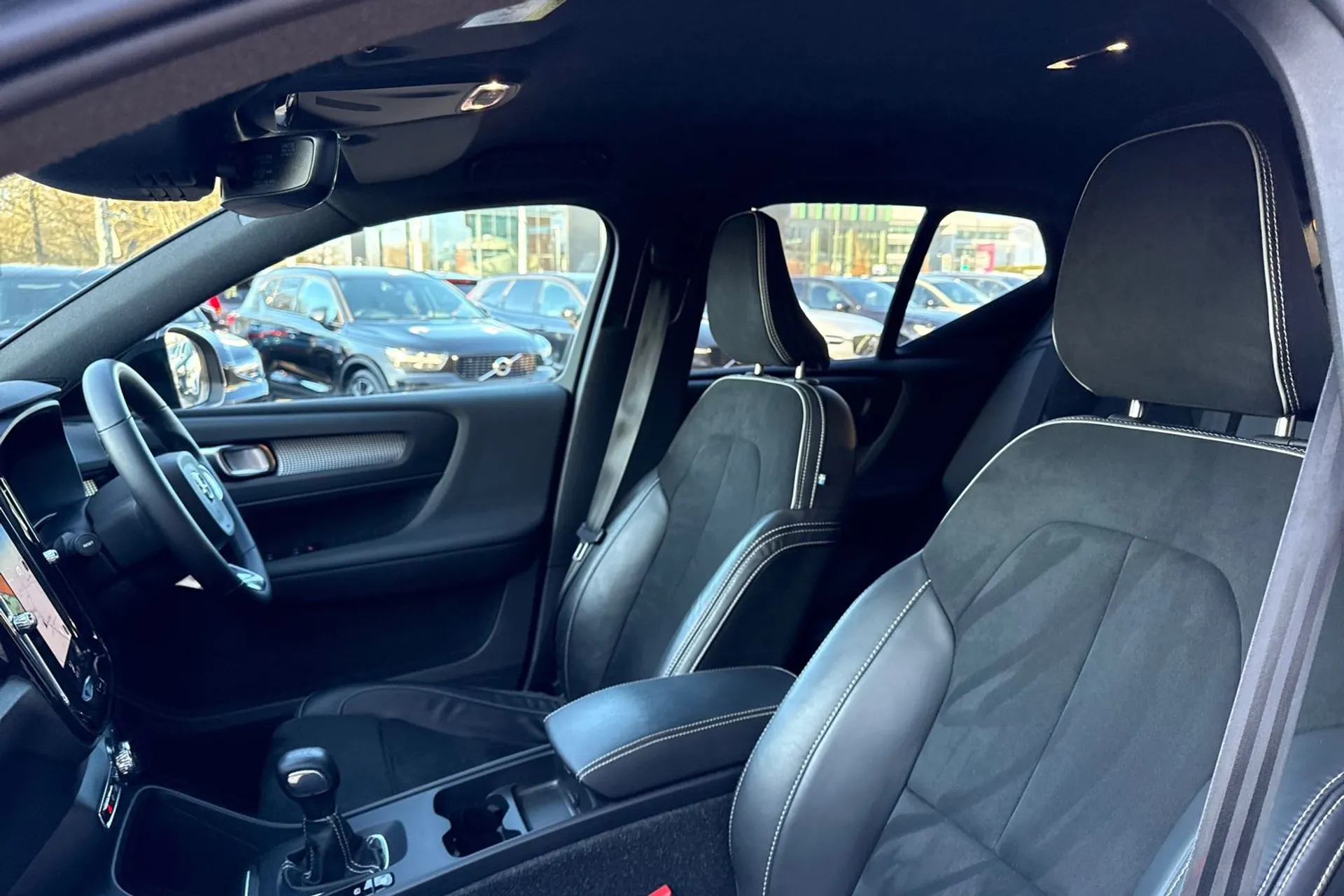 Volvo XC40 thumbnail image number 28