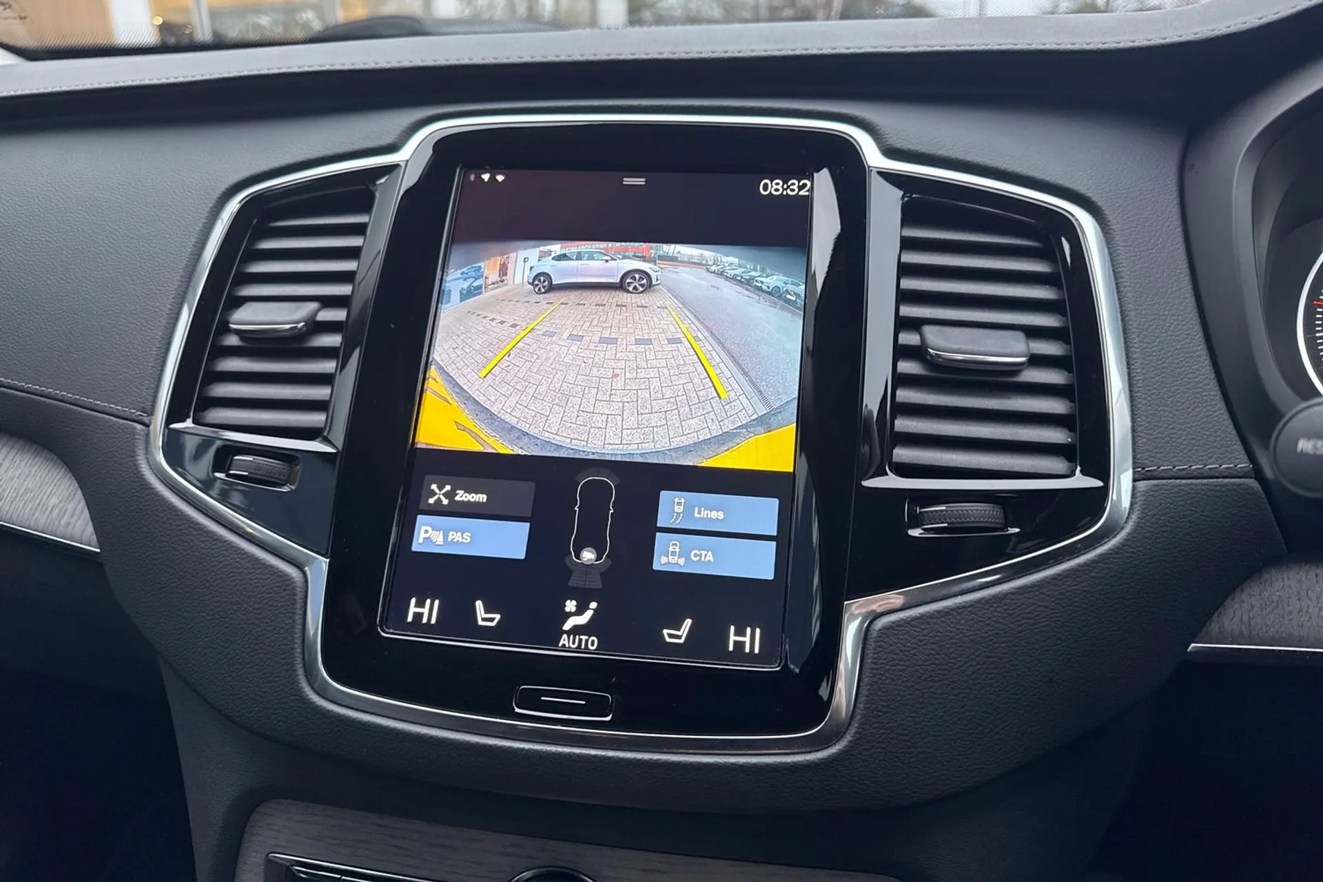 Volvo XC90 thumbnail image number 4