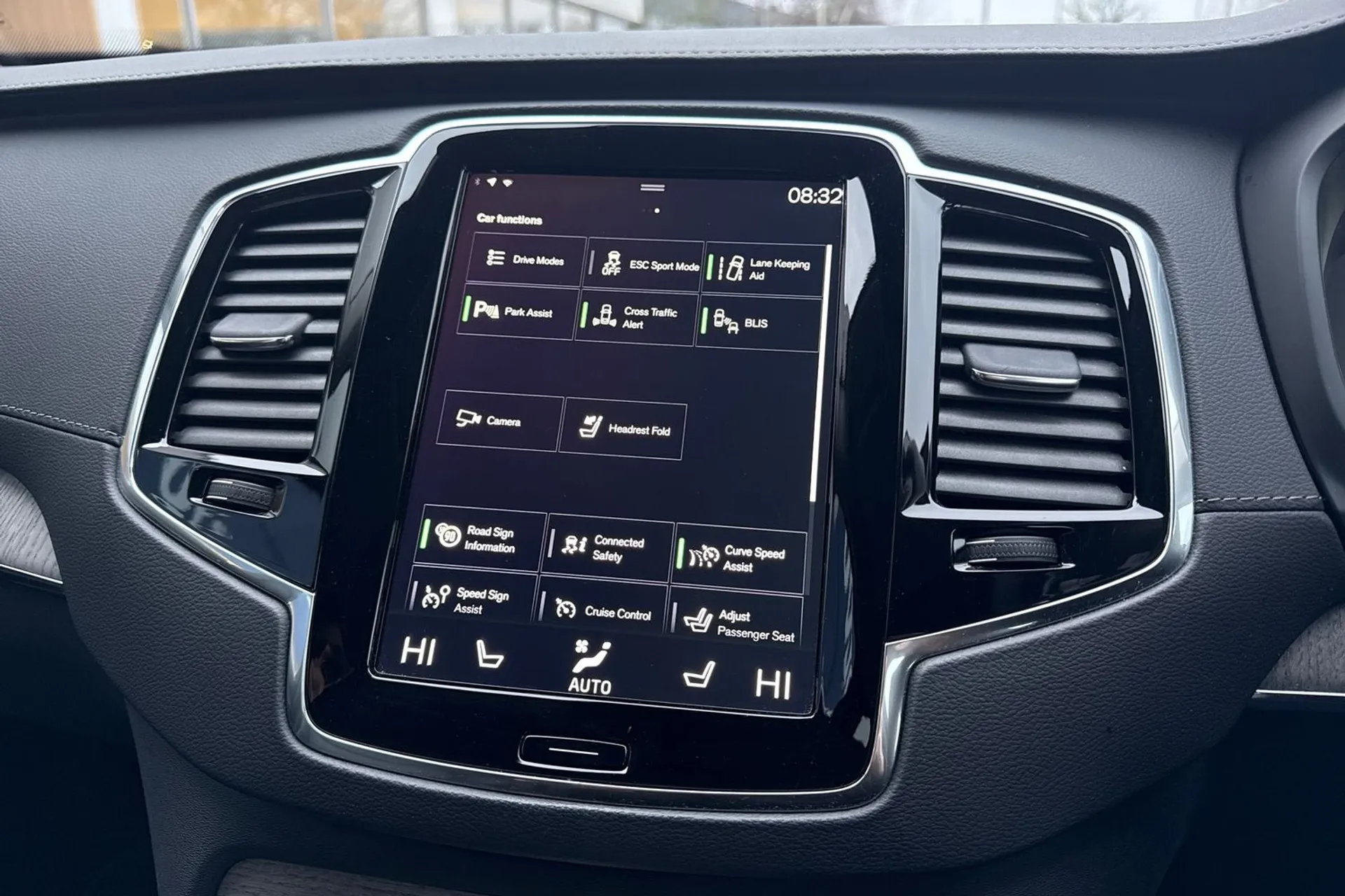 Volvo XC90 thumbnail image number 40