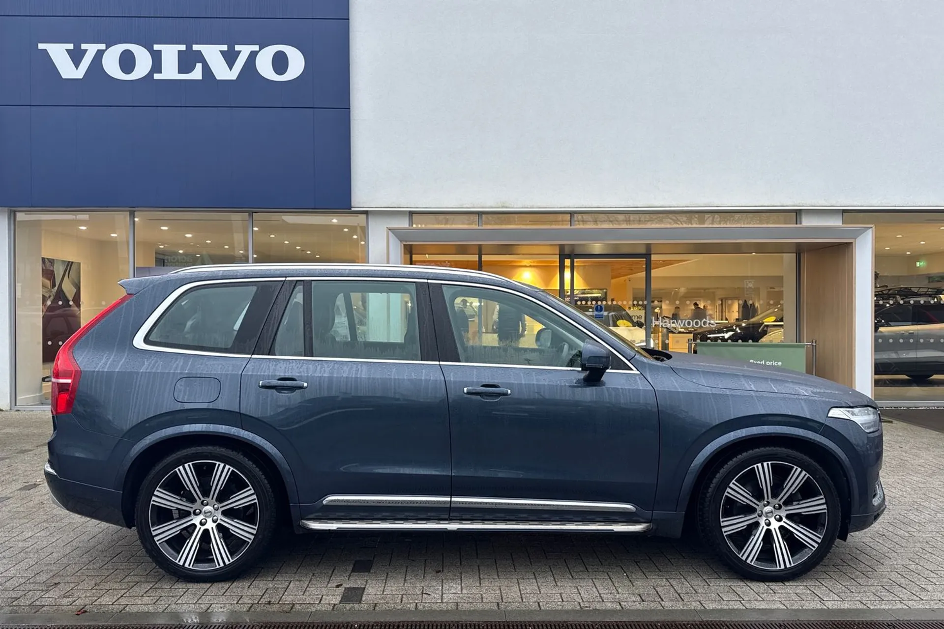 Volvo XC90 thumbnail image number 2