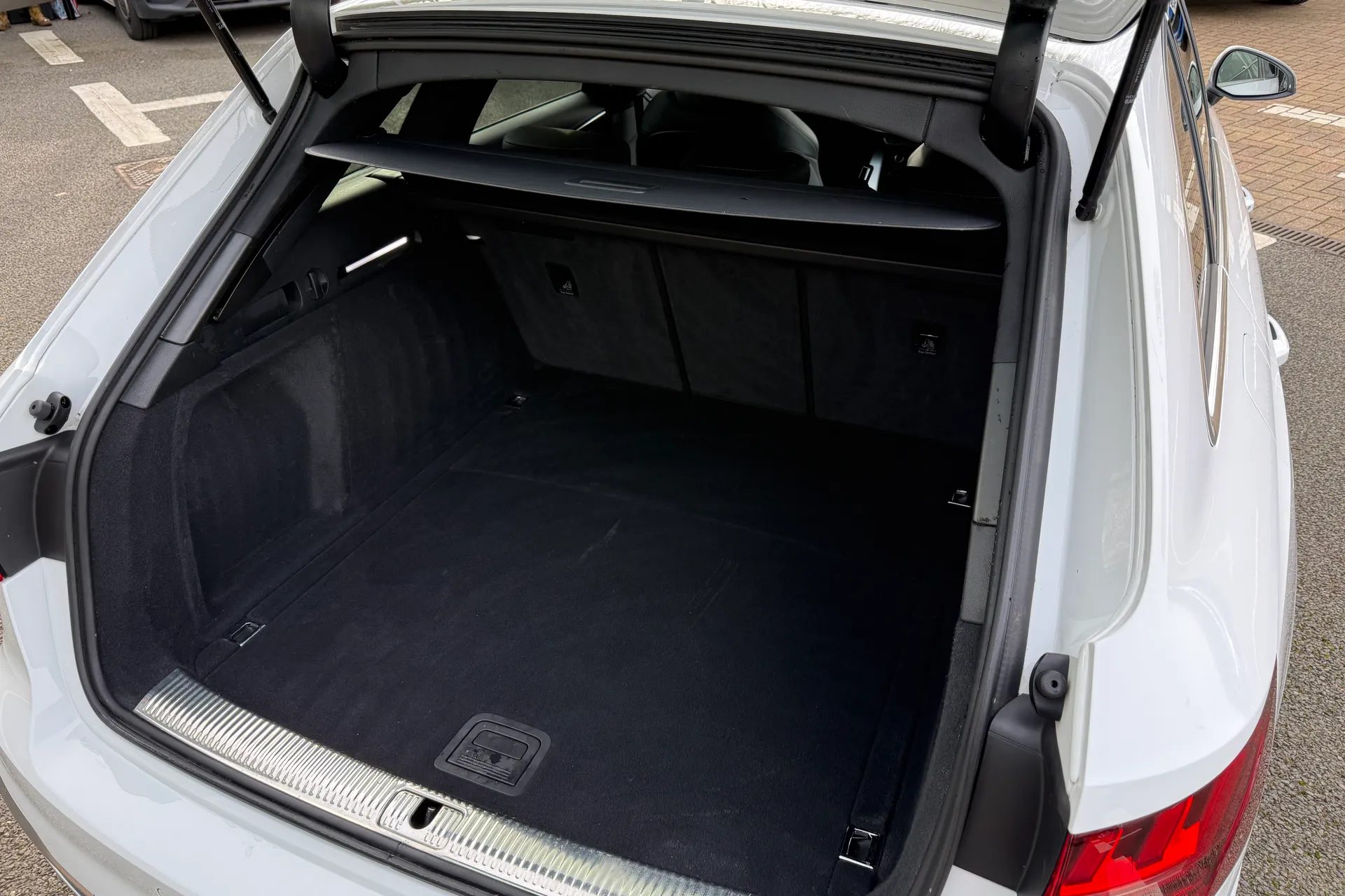 Audi A4 thumbnail image number 41