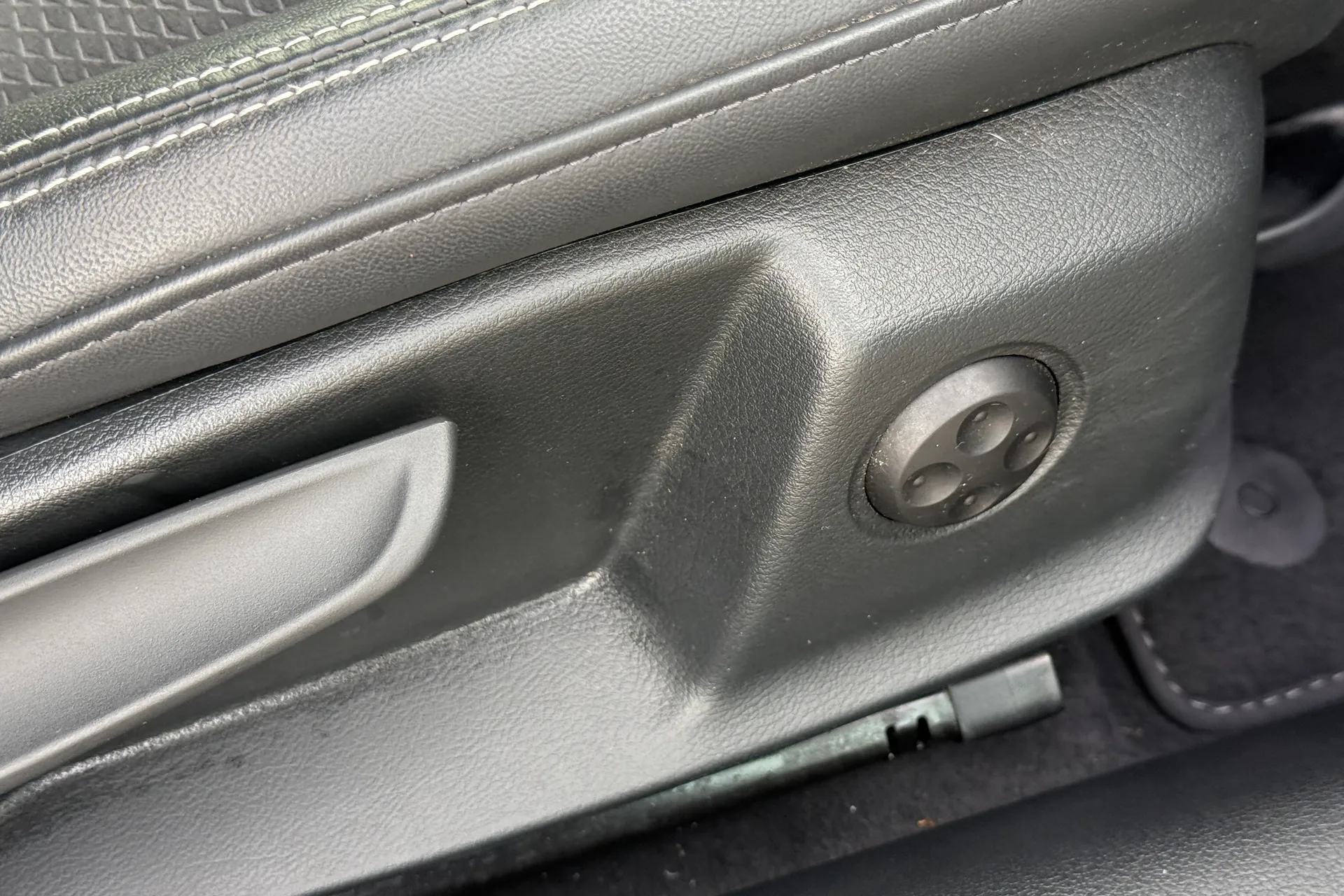 Audi A4 thumbnail image number 27