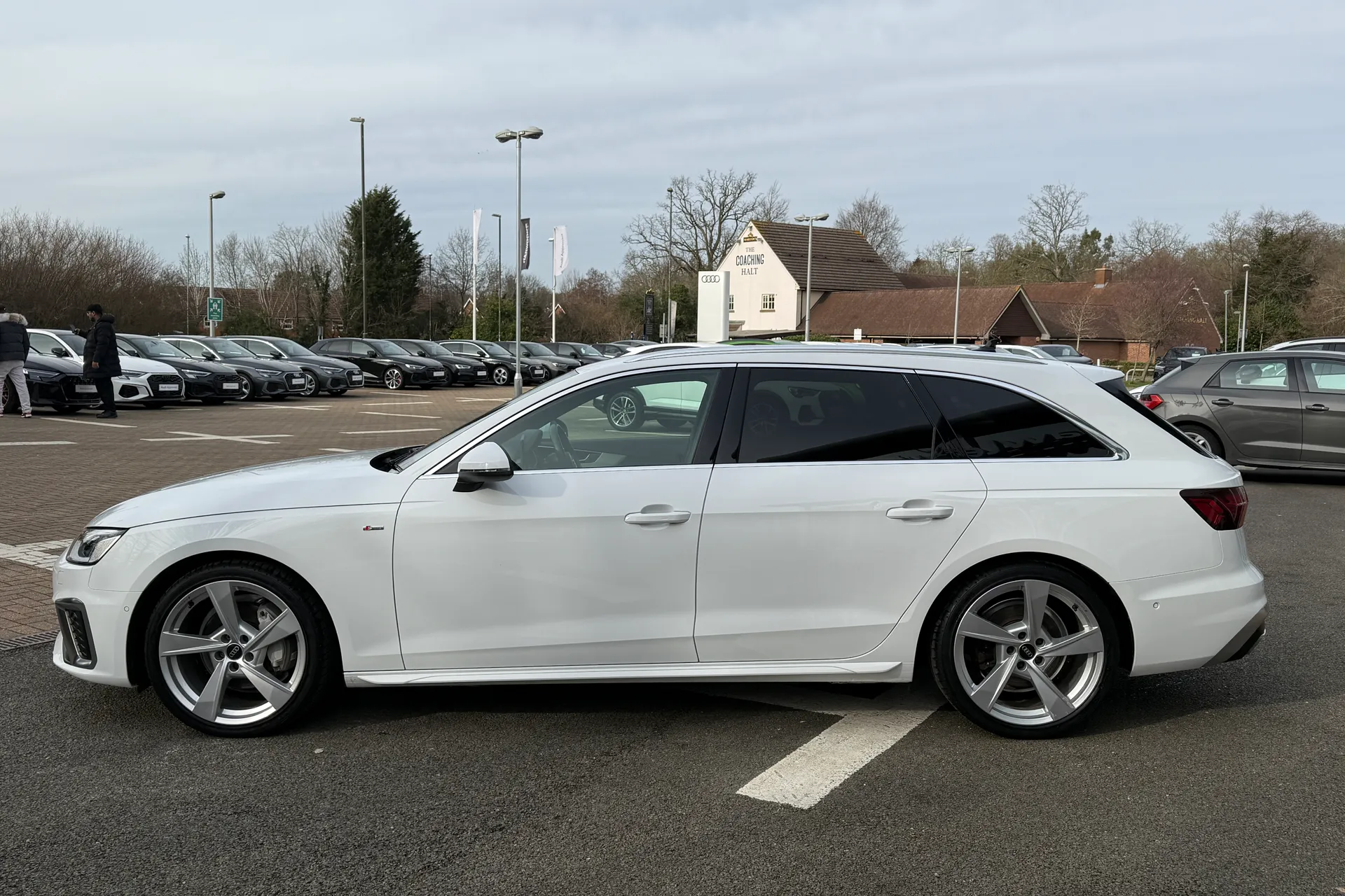 Audi A4 thumbnail image number 44