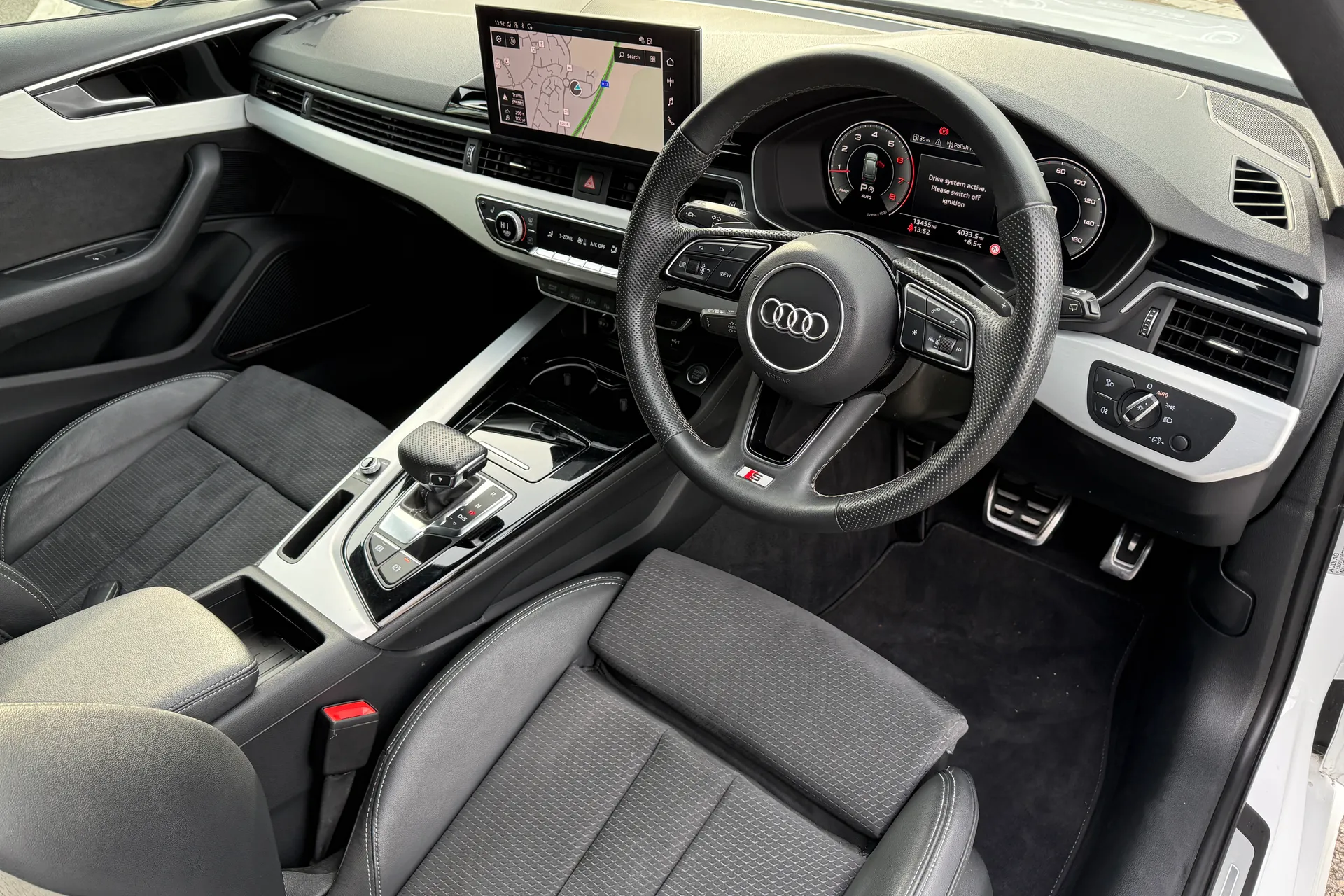 Audi A4 thumbnail image number 24
