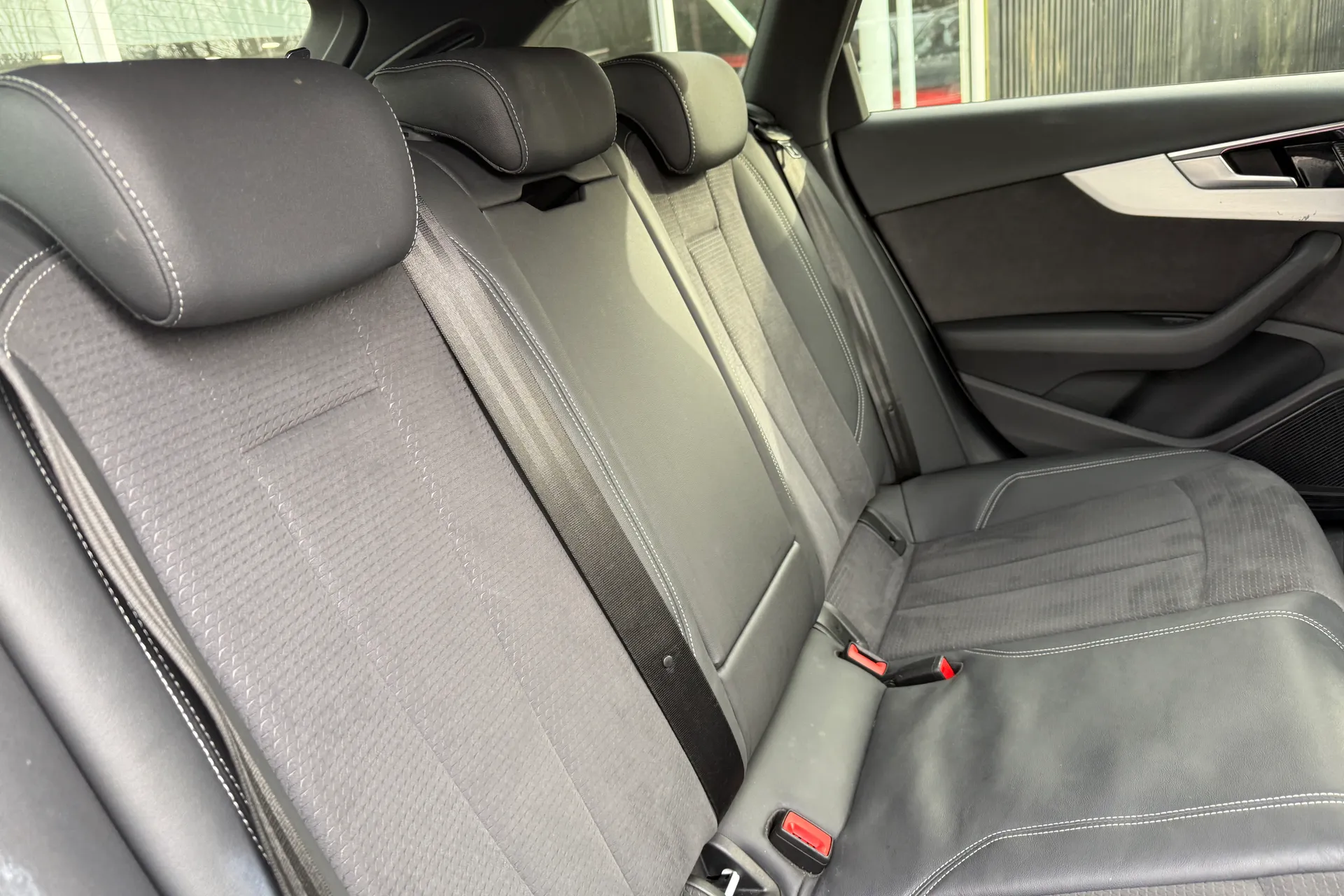 Audi A4 thumbnail image number 29