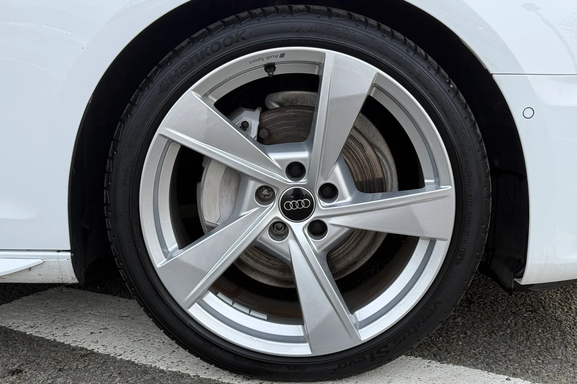 Audi A4 thumbnail image number 28