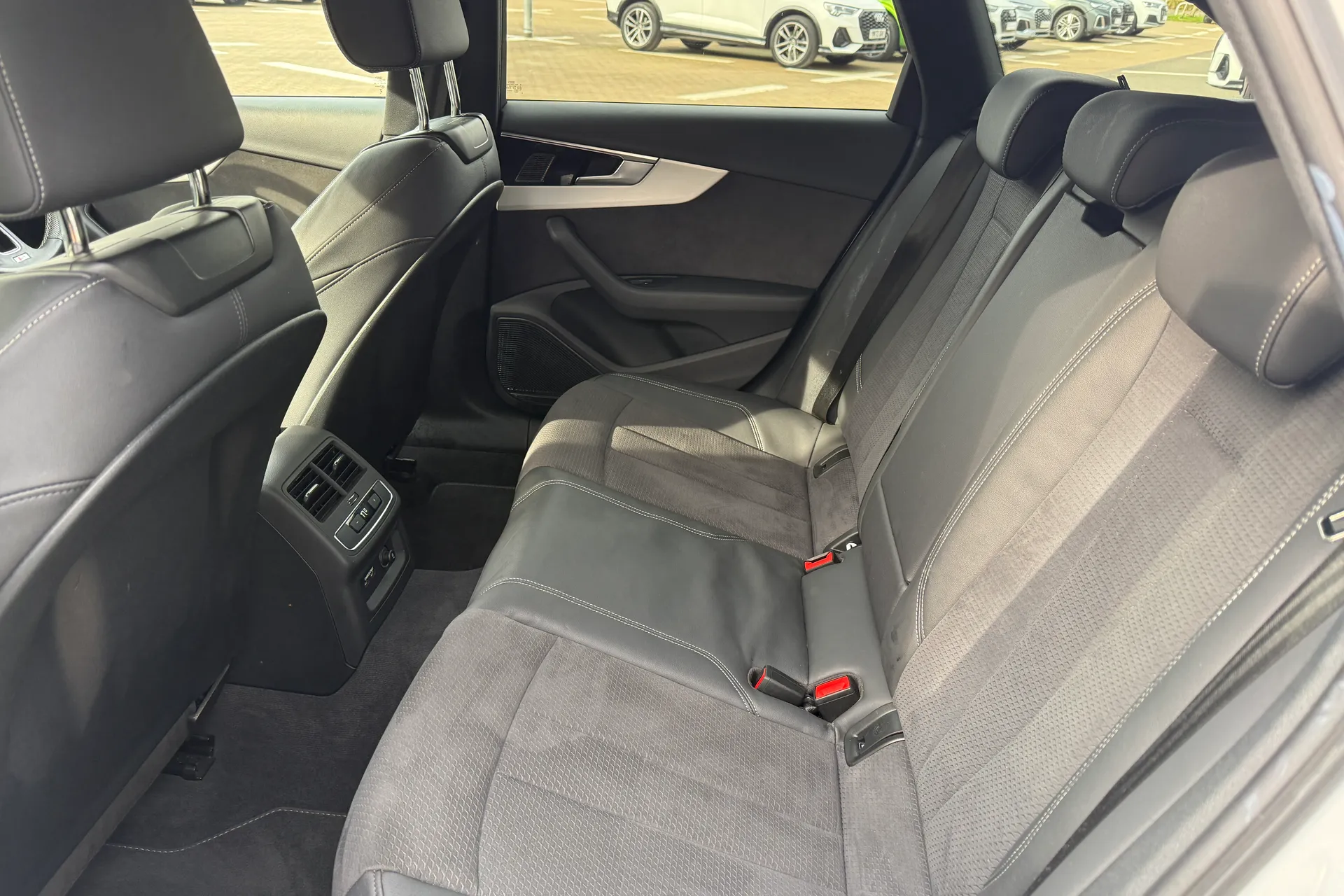 Audi A4 thumbnail image number 47