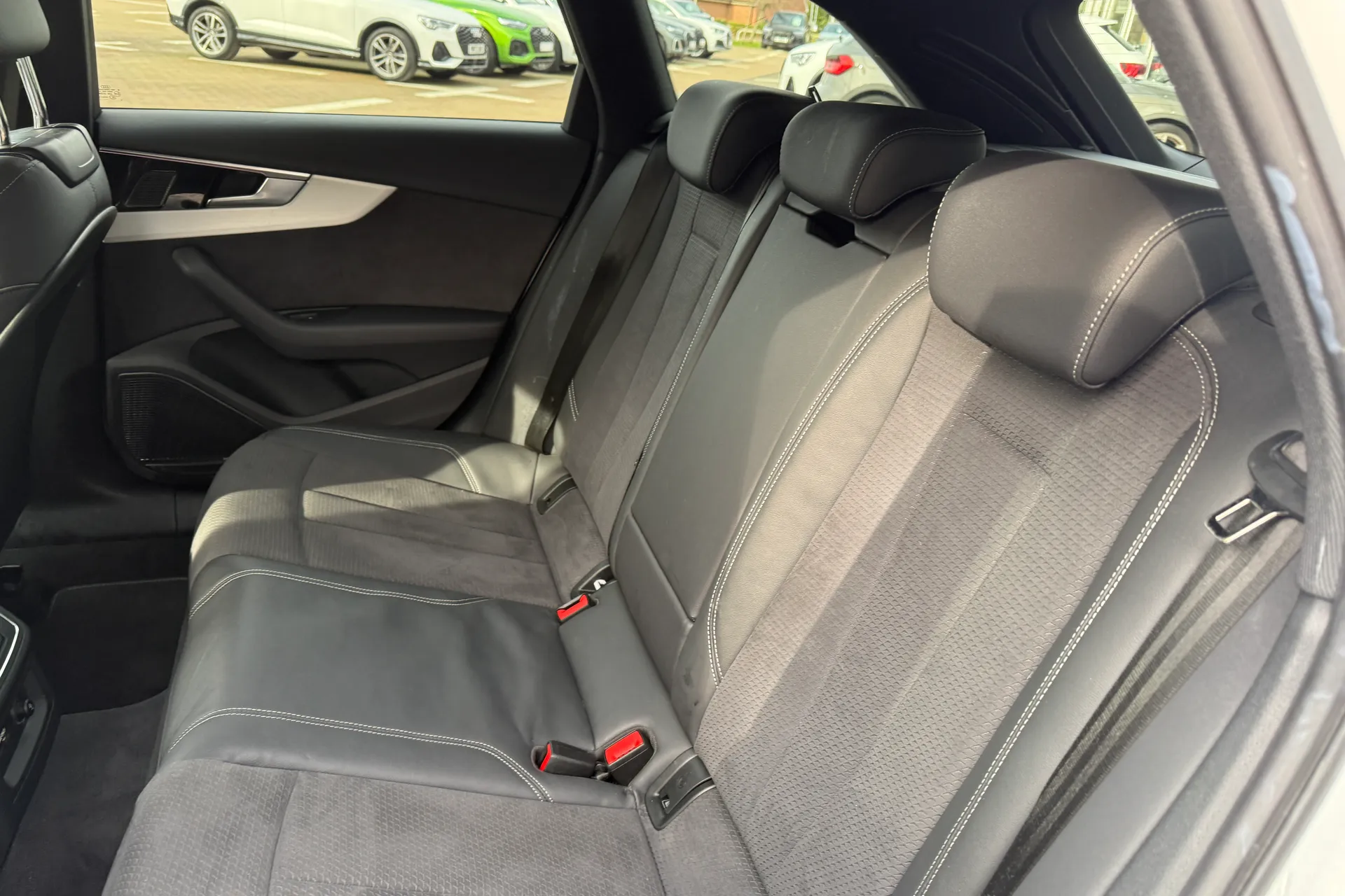 Audi A4 thumbnail image number 46