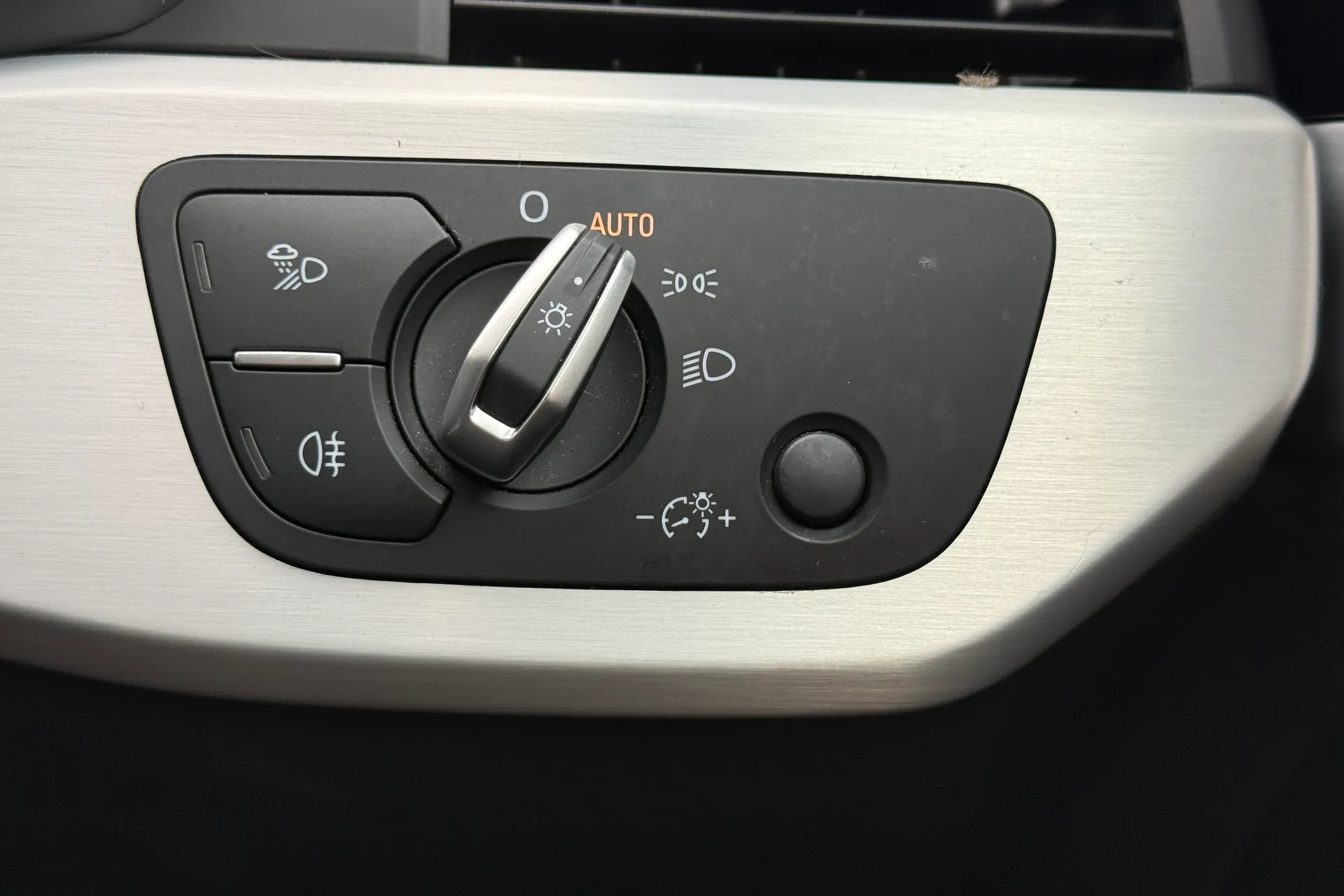 Audi A4 thumbnail image number 17