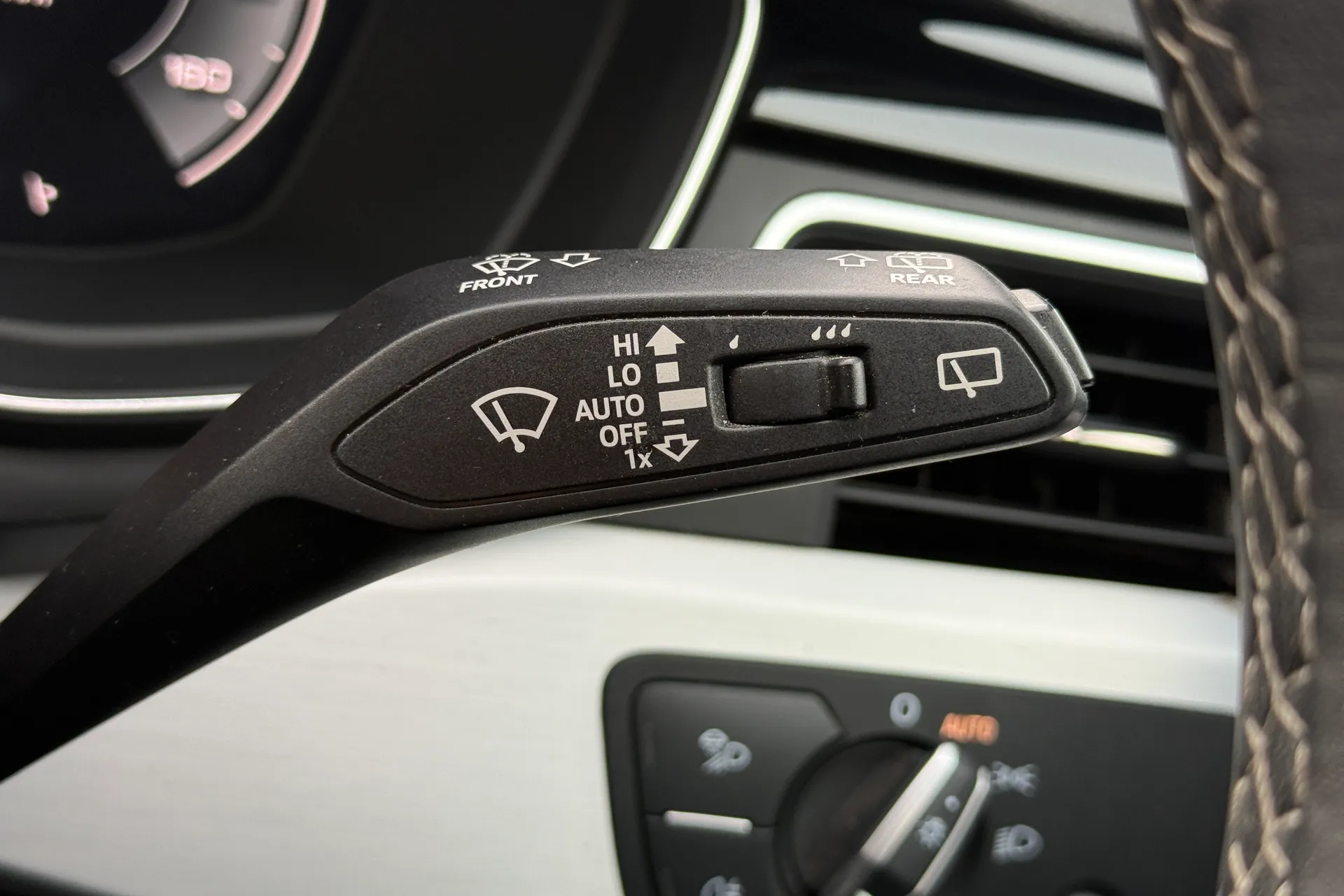 Audi A4 thumbnail image number 14