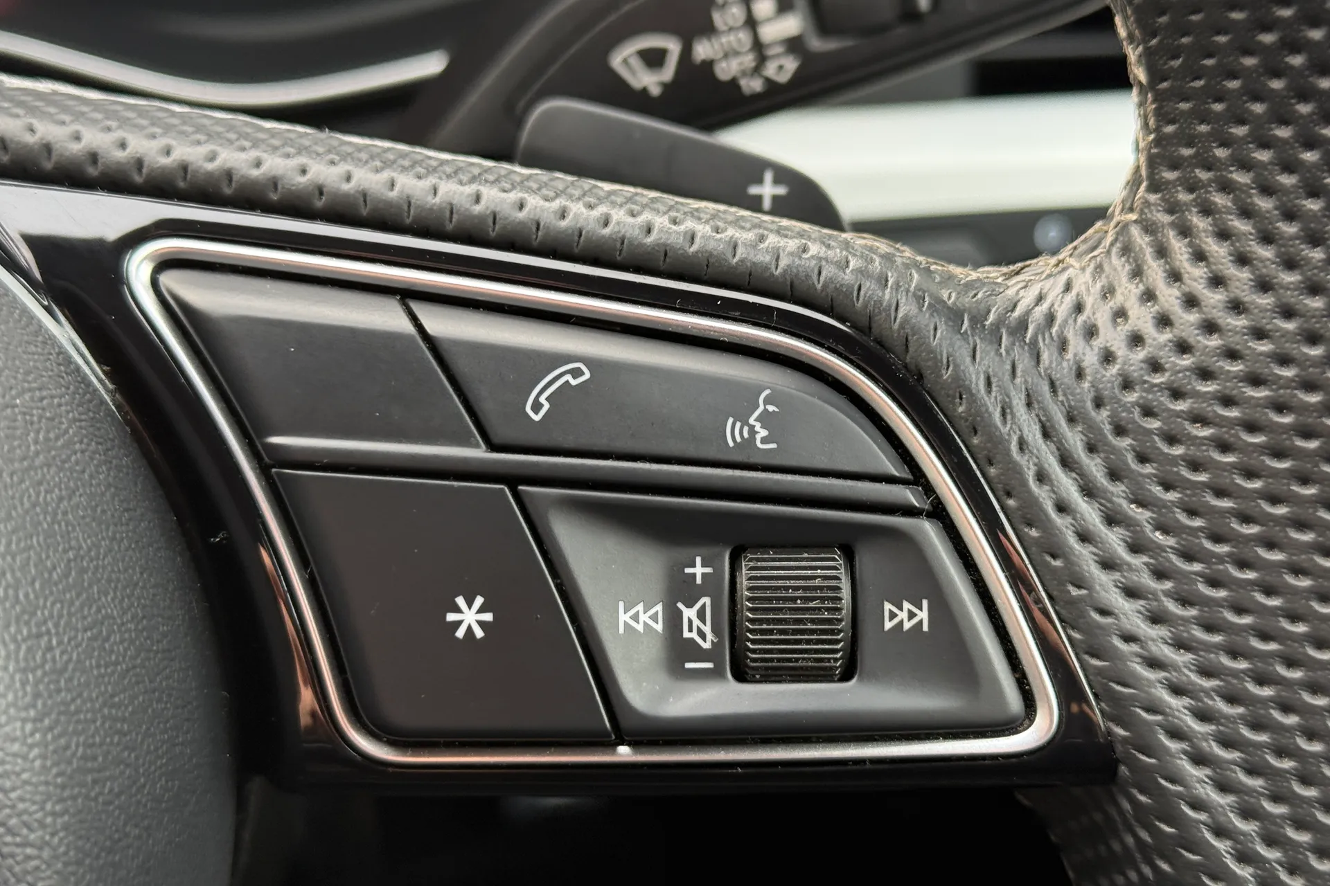 Audi A4 thumbnail image number 16