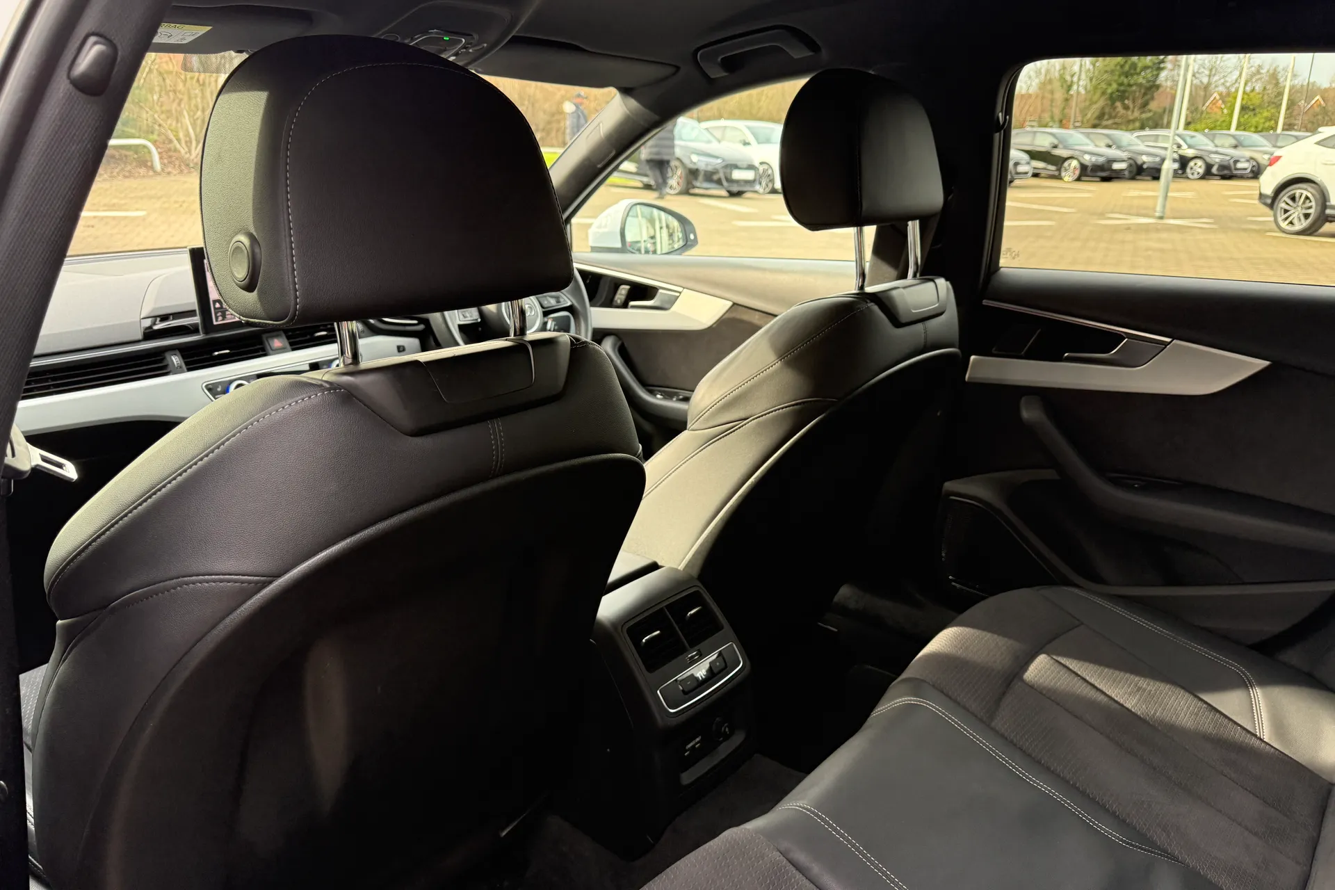 Audi A4 thumbnail image number 45