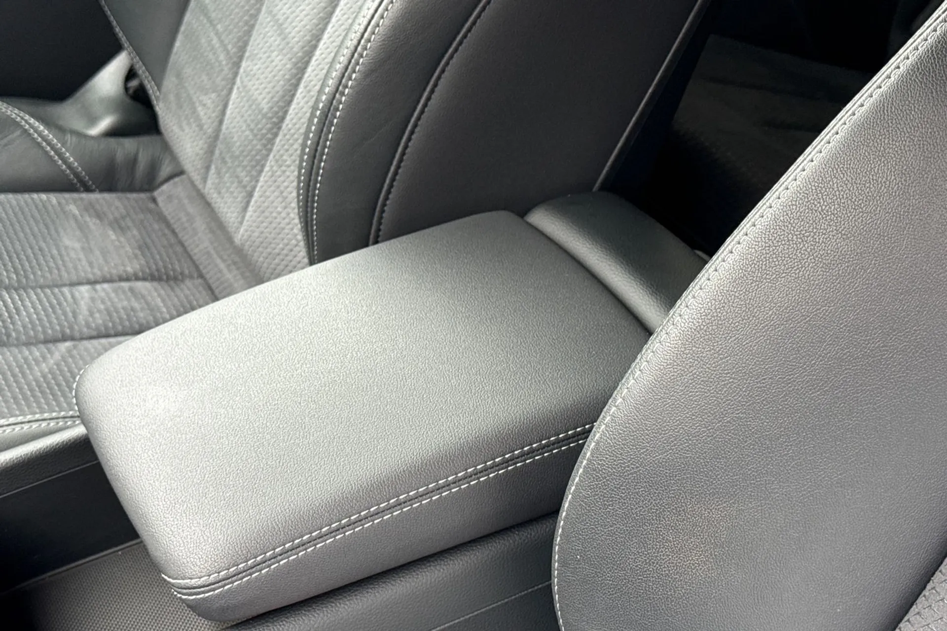 Audi A5 thumbnail image number 36