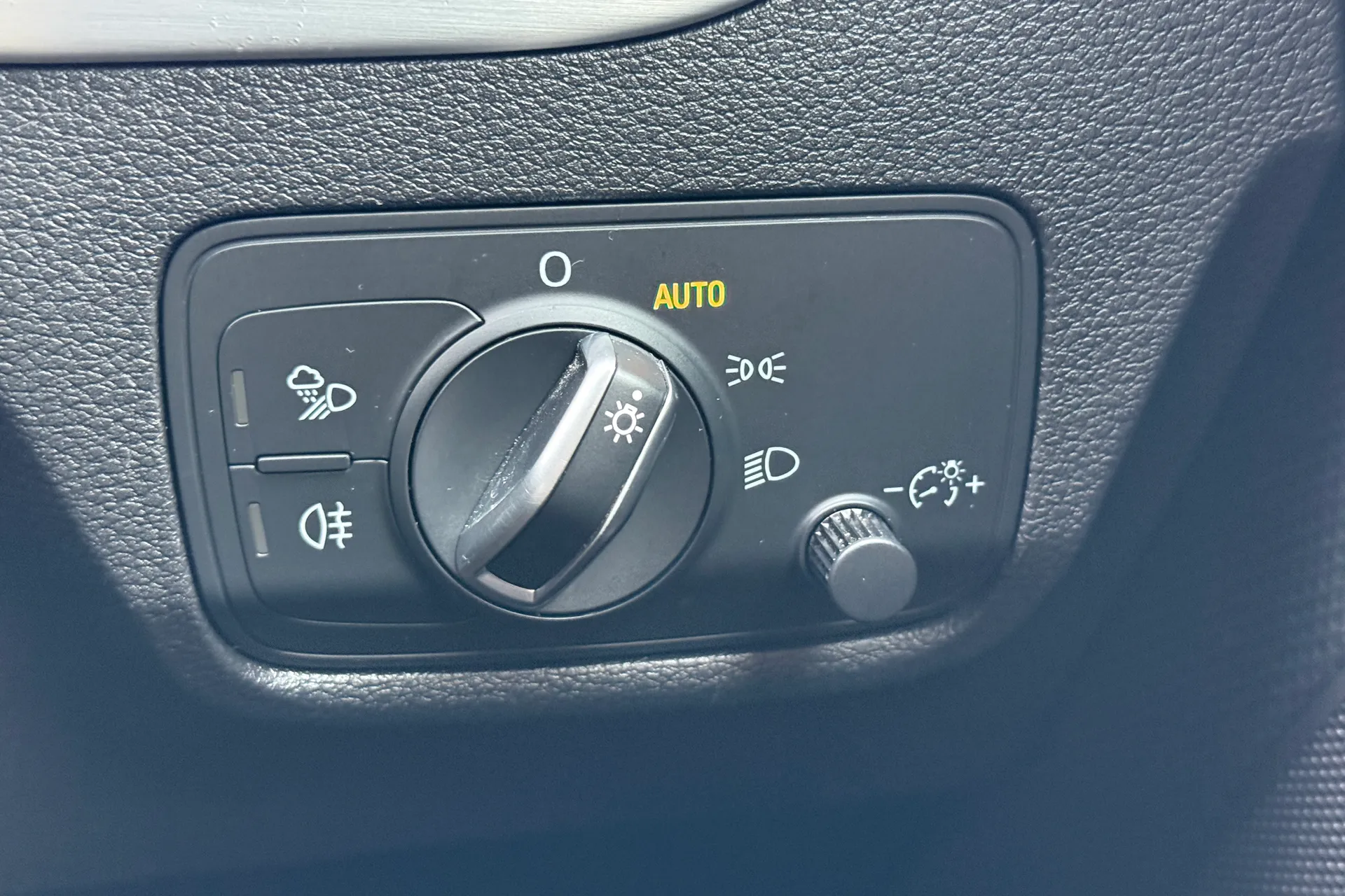 Audi Q2 thumbnail image number 15