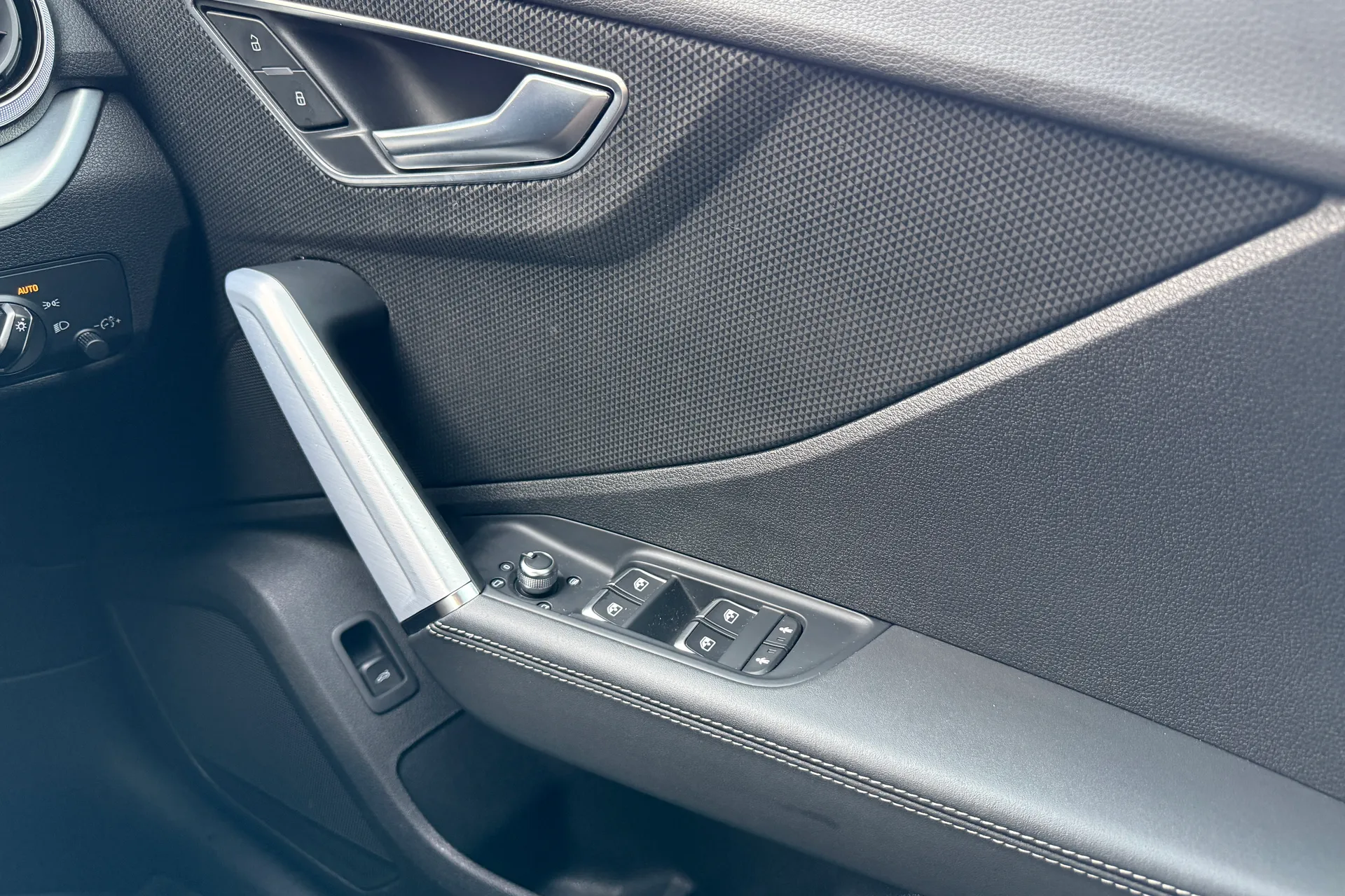 Audi Q2 thumbnail image number 16