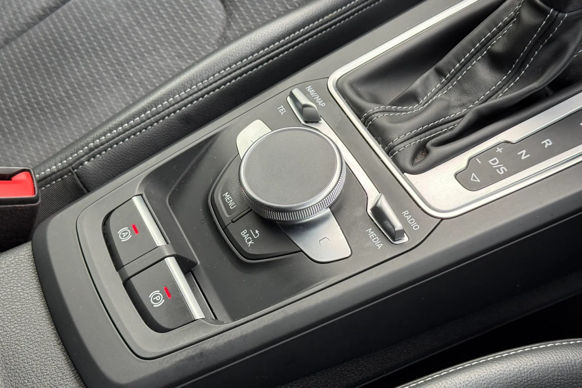 Audi Q2 thumbnail image number 21