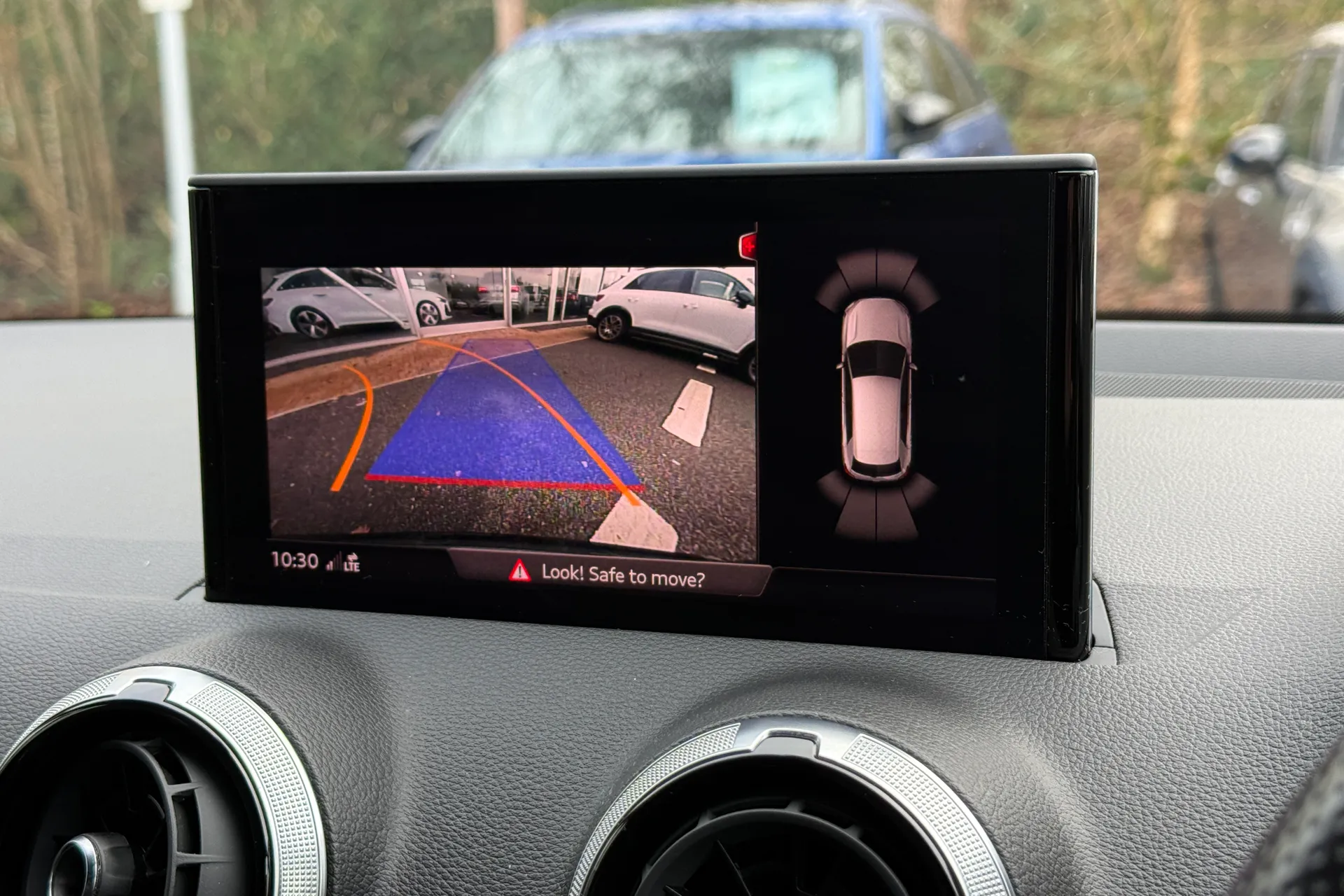 Audi Q2 thumbnail image number 3