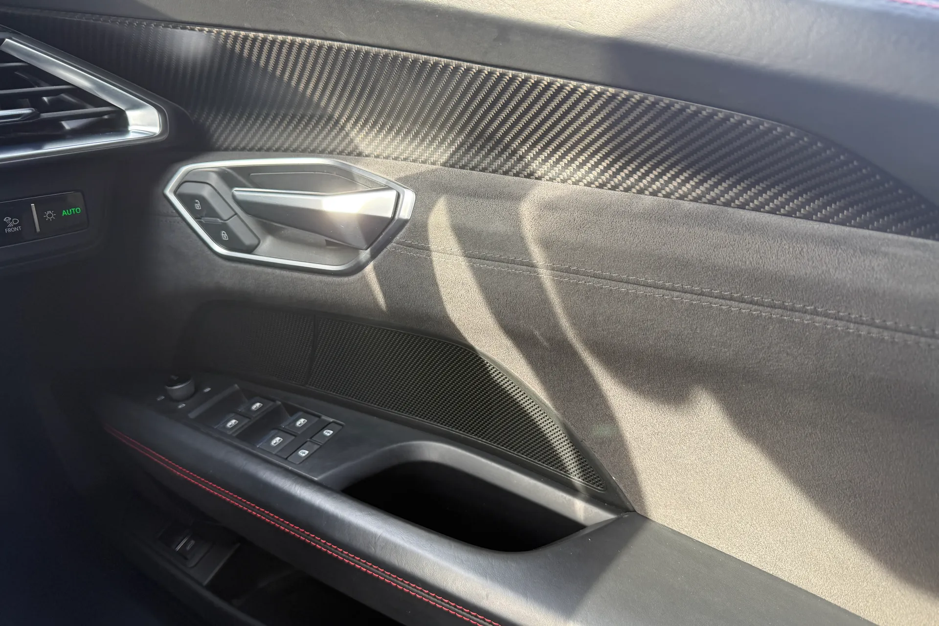 Audi RS e-tron GT thumbnail image number 16