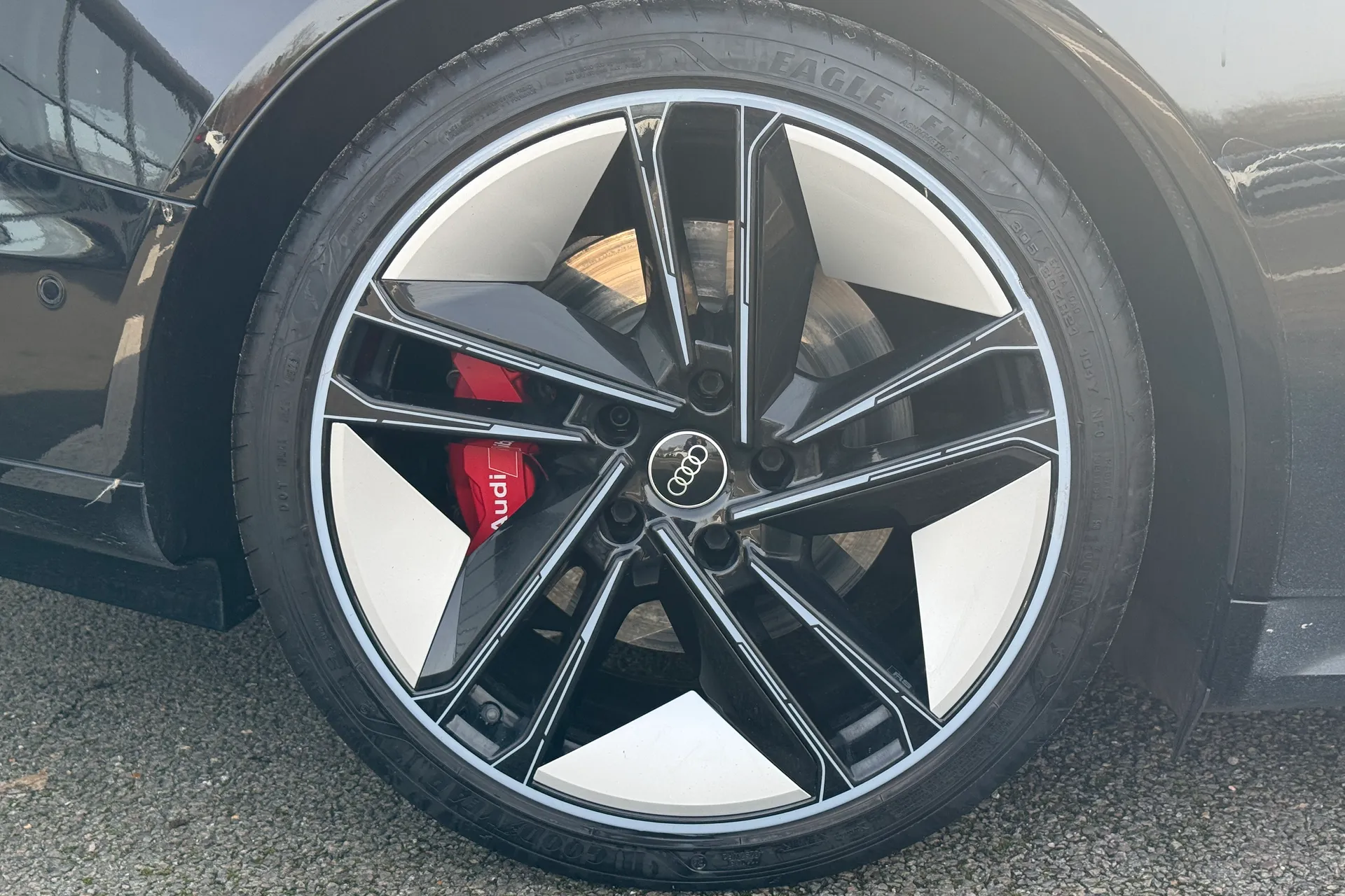 Audi RS e-tron GT thumbnail image number 30