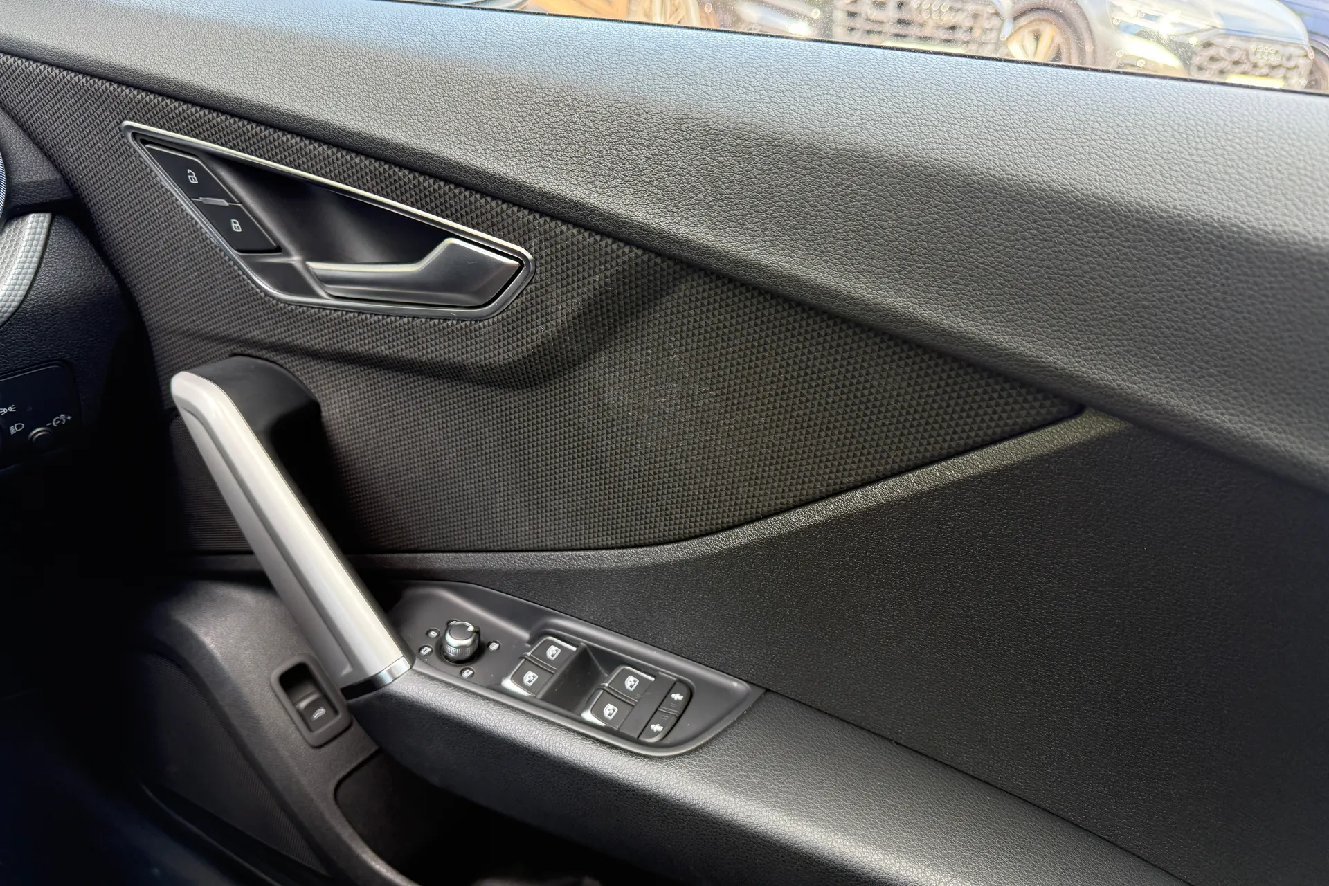 Audi Q2 thumbnail image number 24