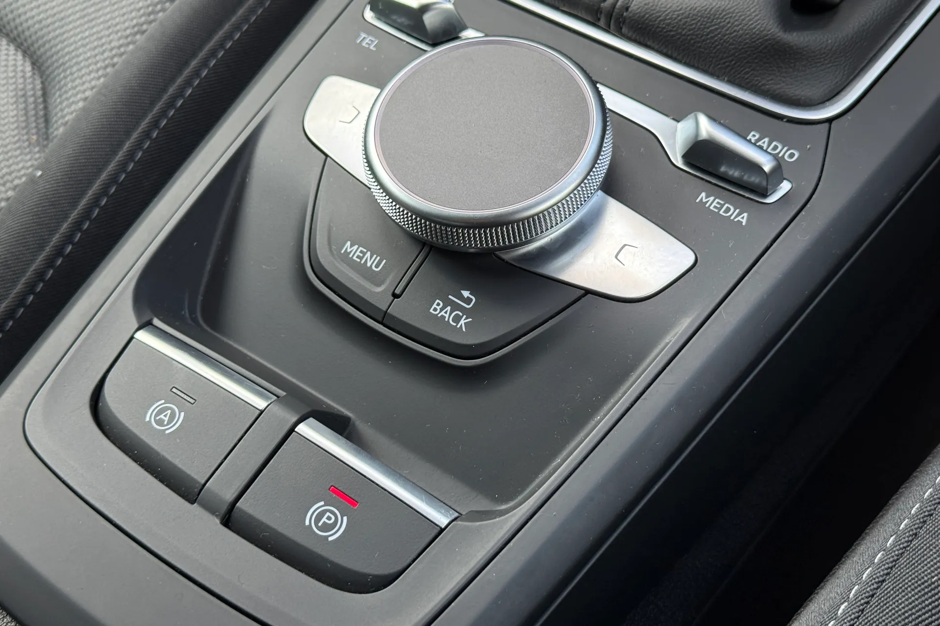 Audi Q2 thumbnail image number 18