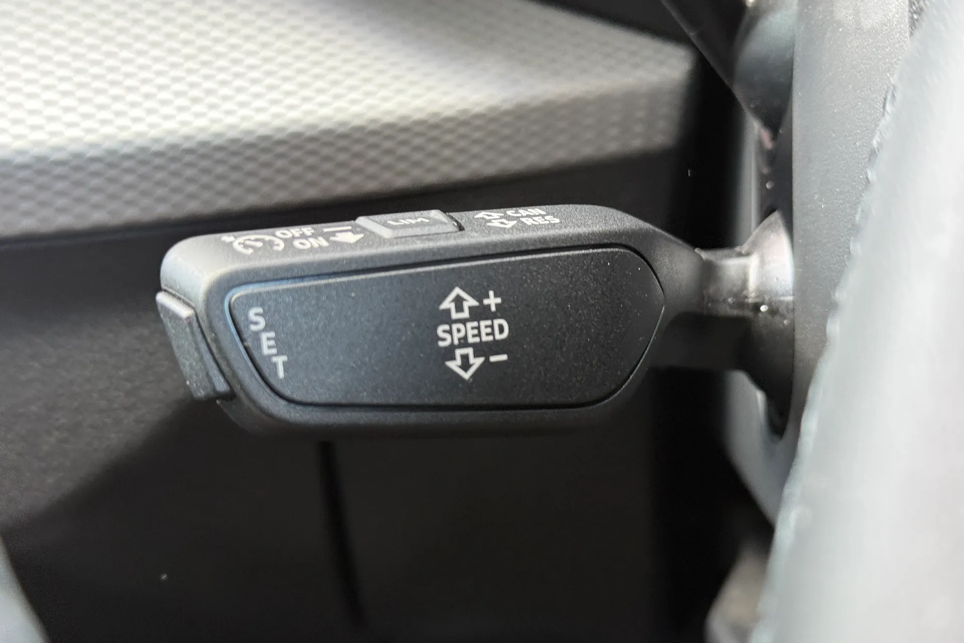 Audi Q2 thumbnail image number 11