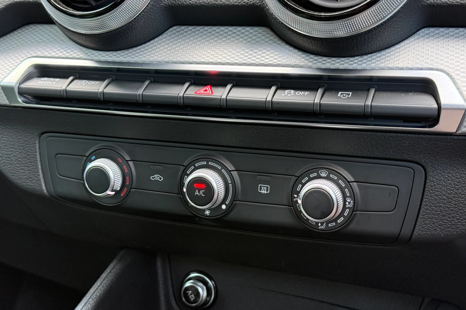 Audi Q2 thumbnail image number 10