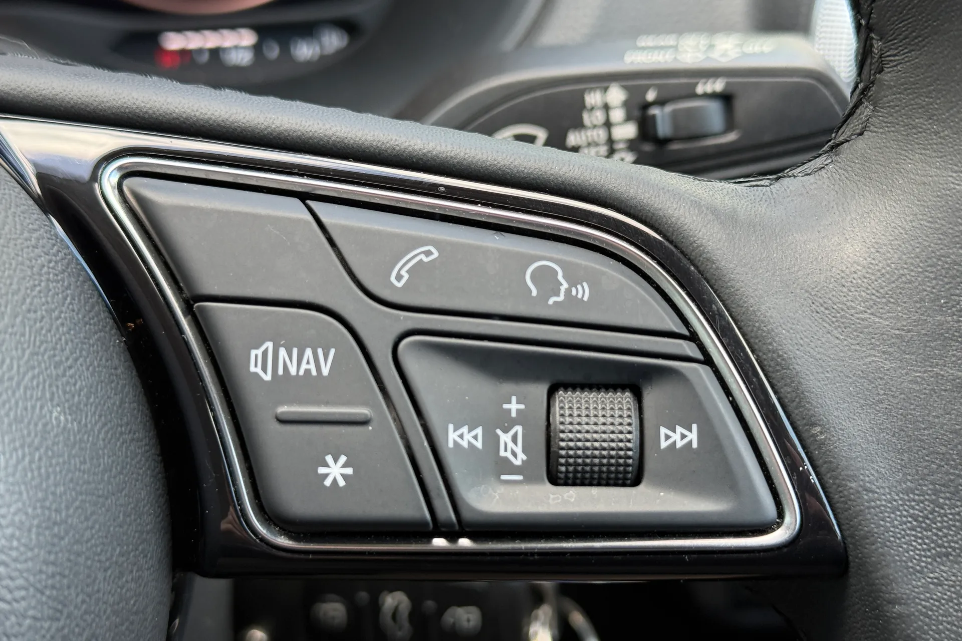 Audi Q2 thumbnail image number 21