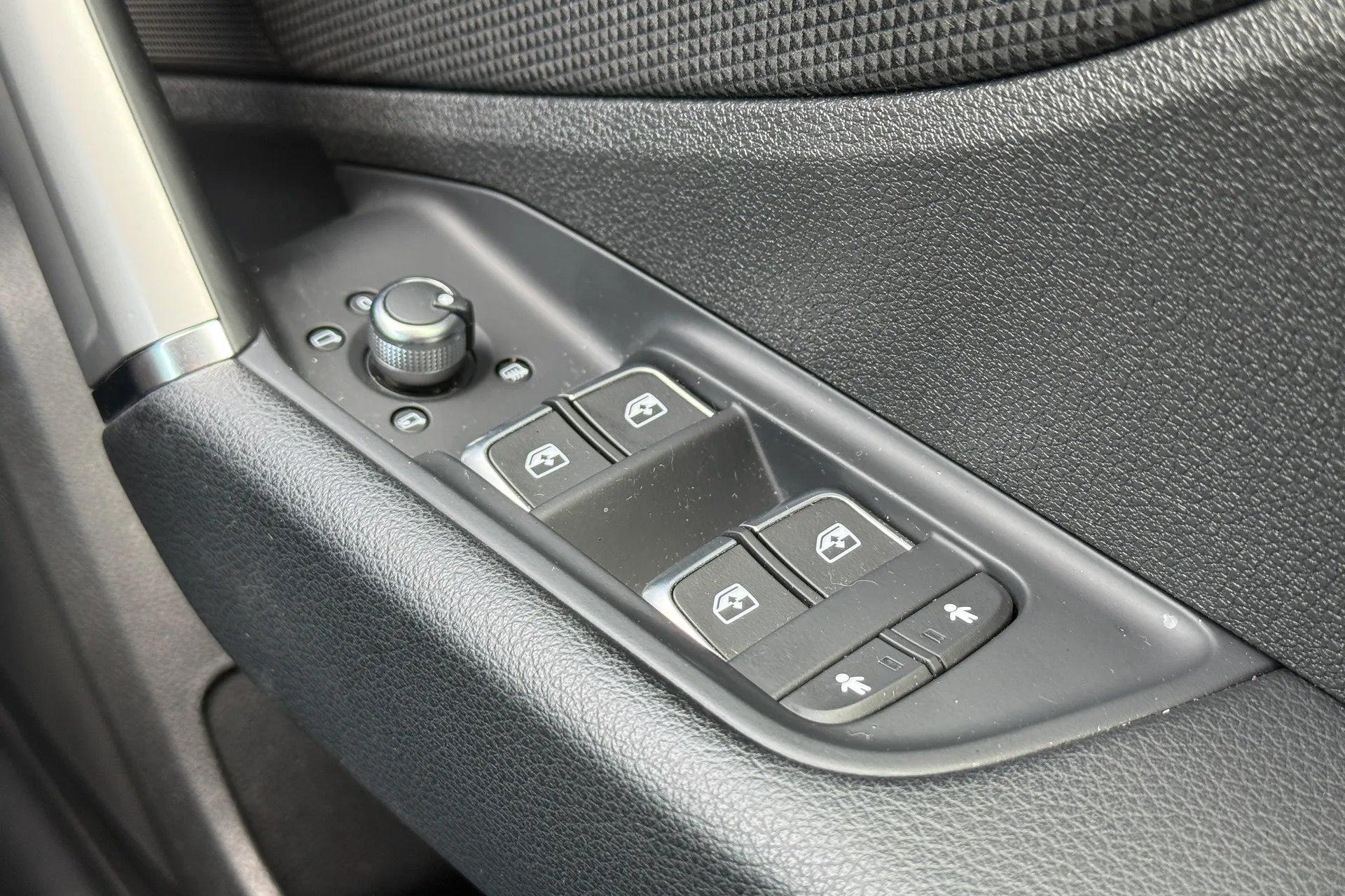 Audi Q2 thumbnail image number 23