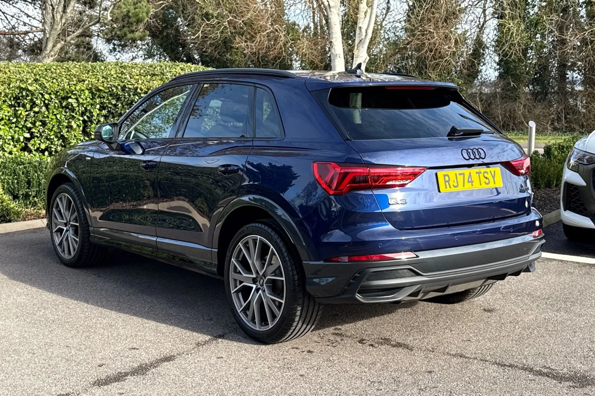 Audi Q3 thumbnail image number 14