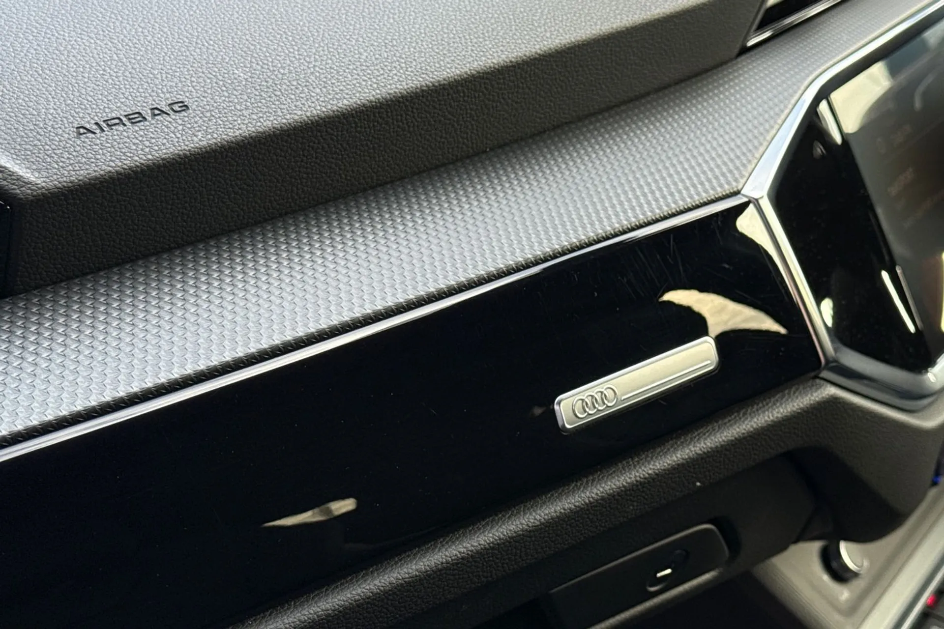 Audi Q3 thumbnail image number 38