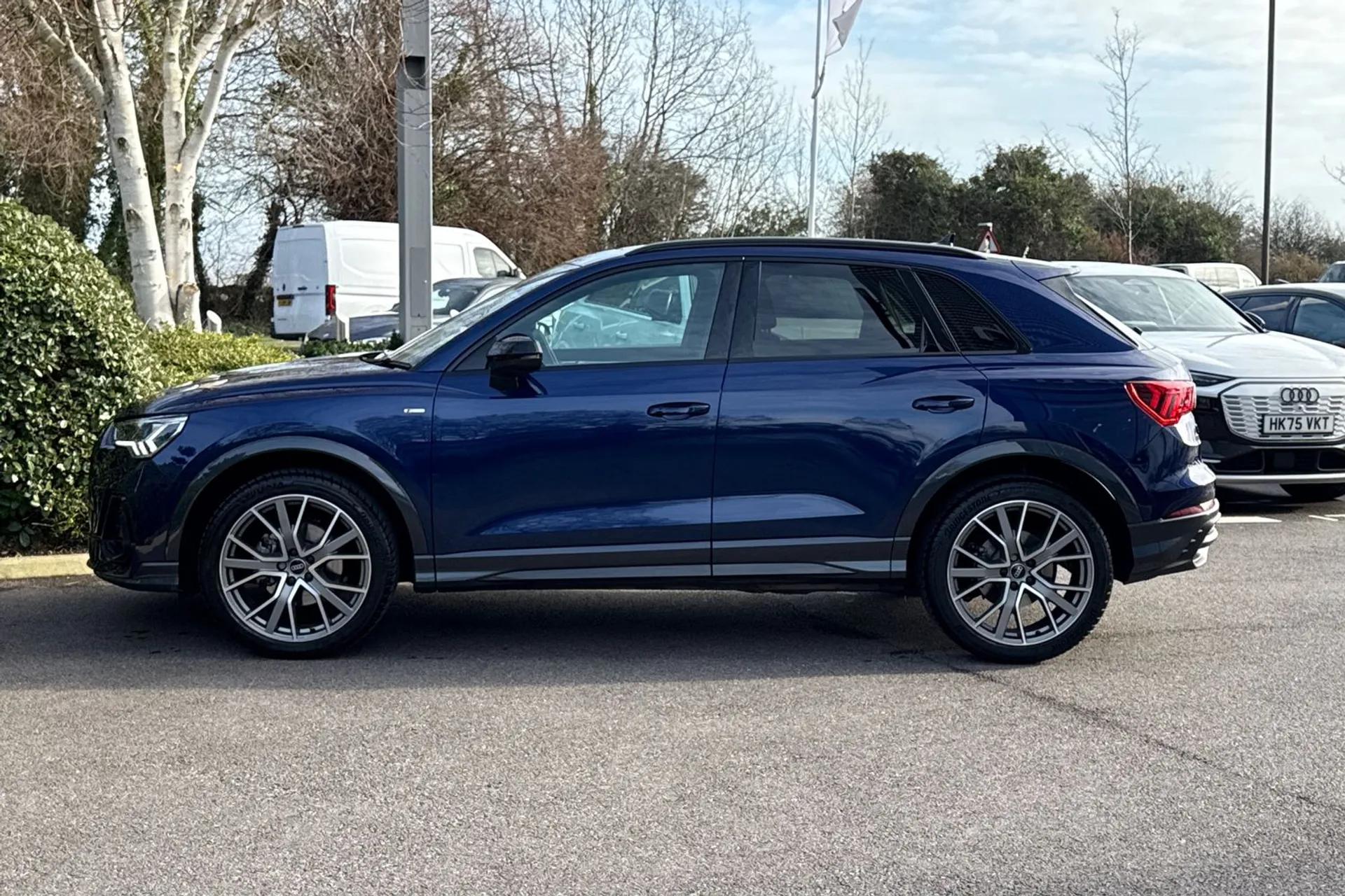 Audi Q3 thumbnail image number 17