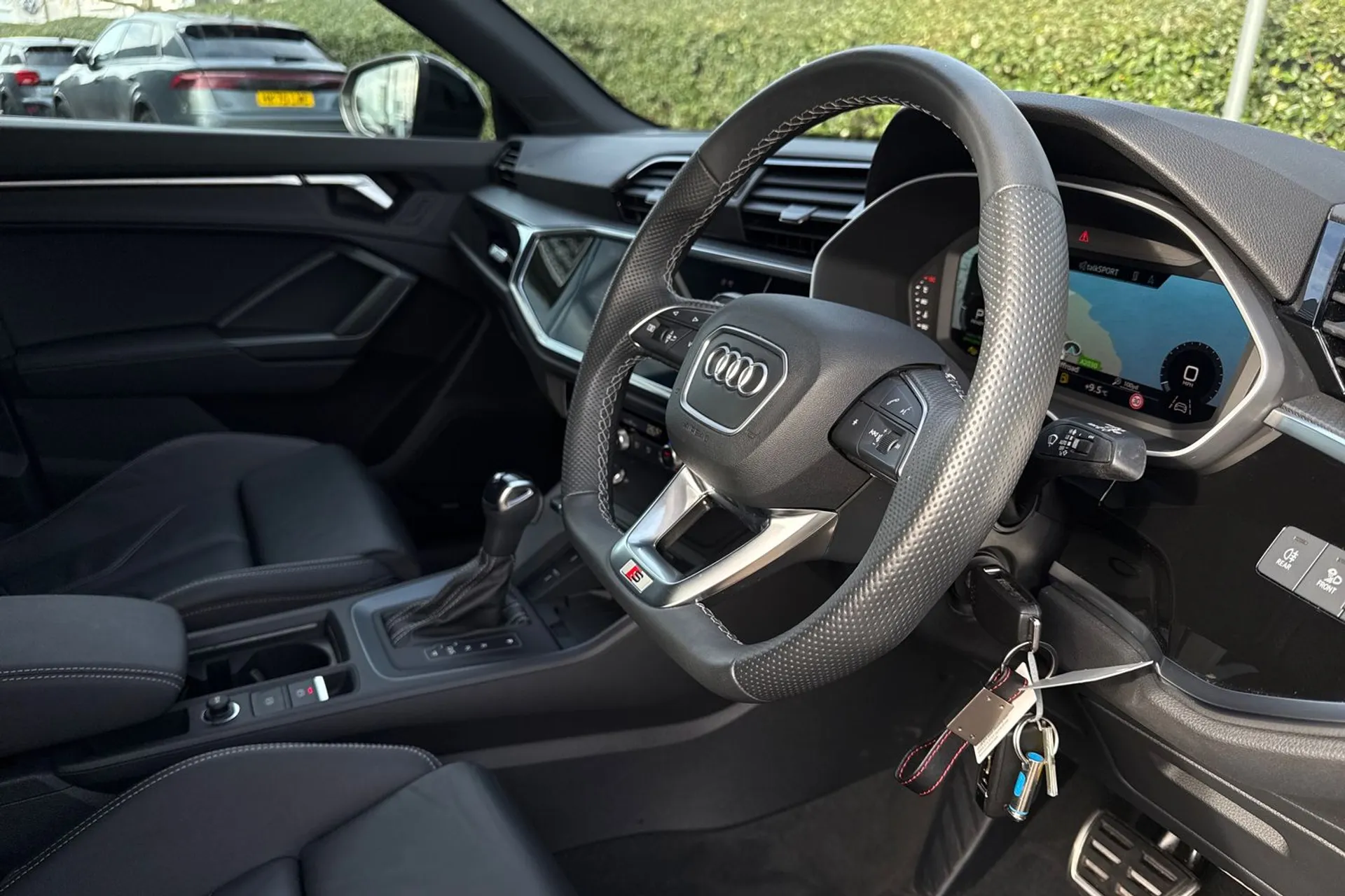 Audi Q3 thumbnail image number 32