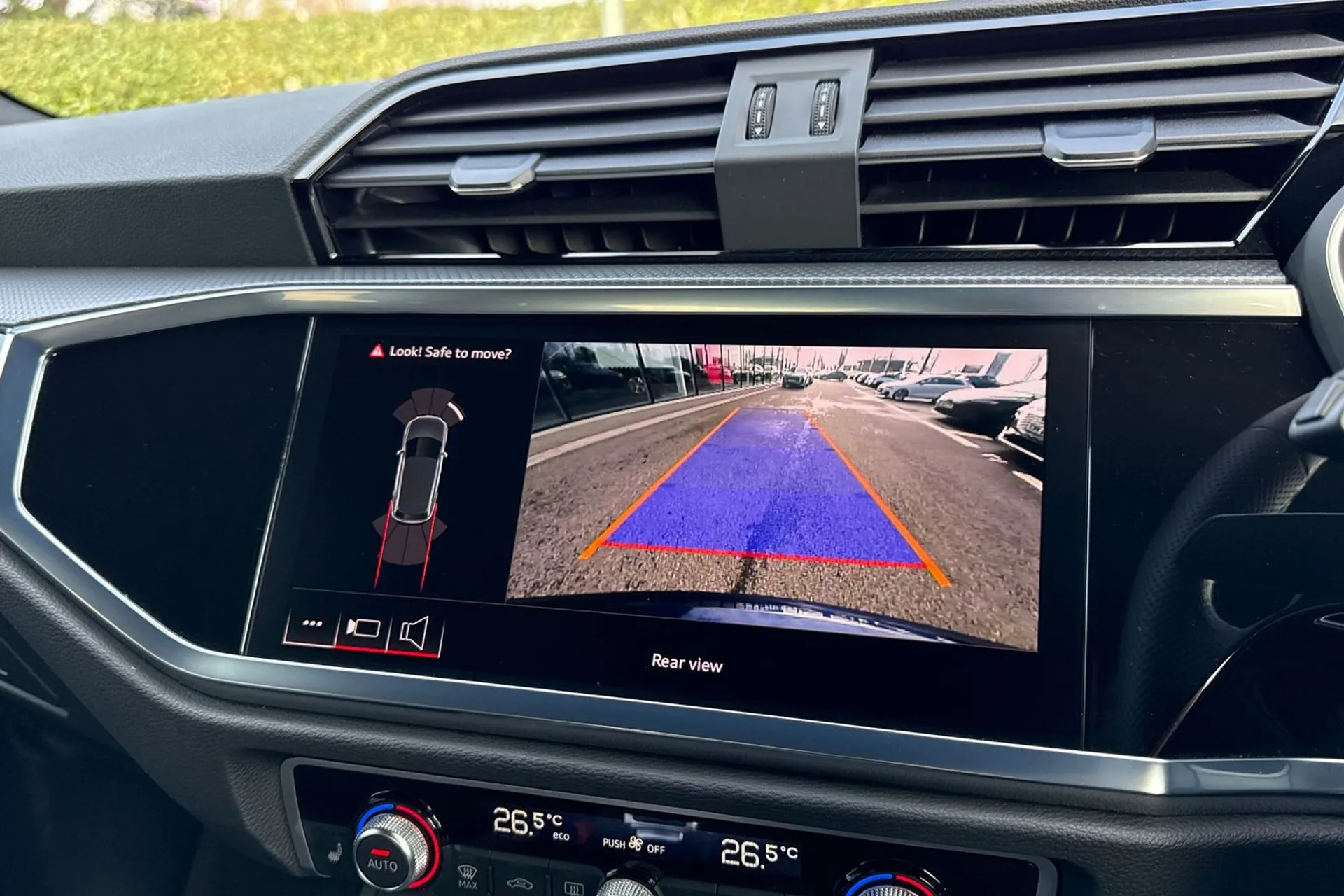 Audi Q3 thumbnail image number 4