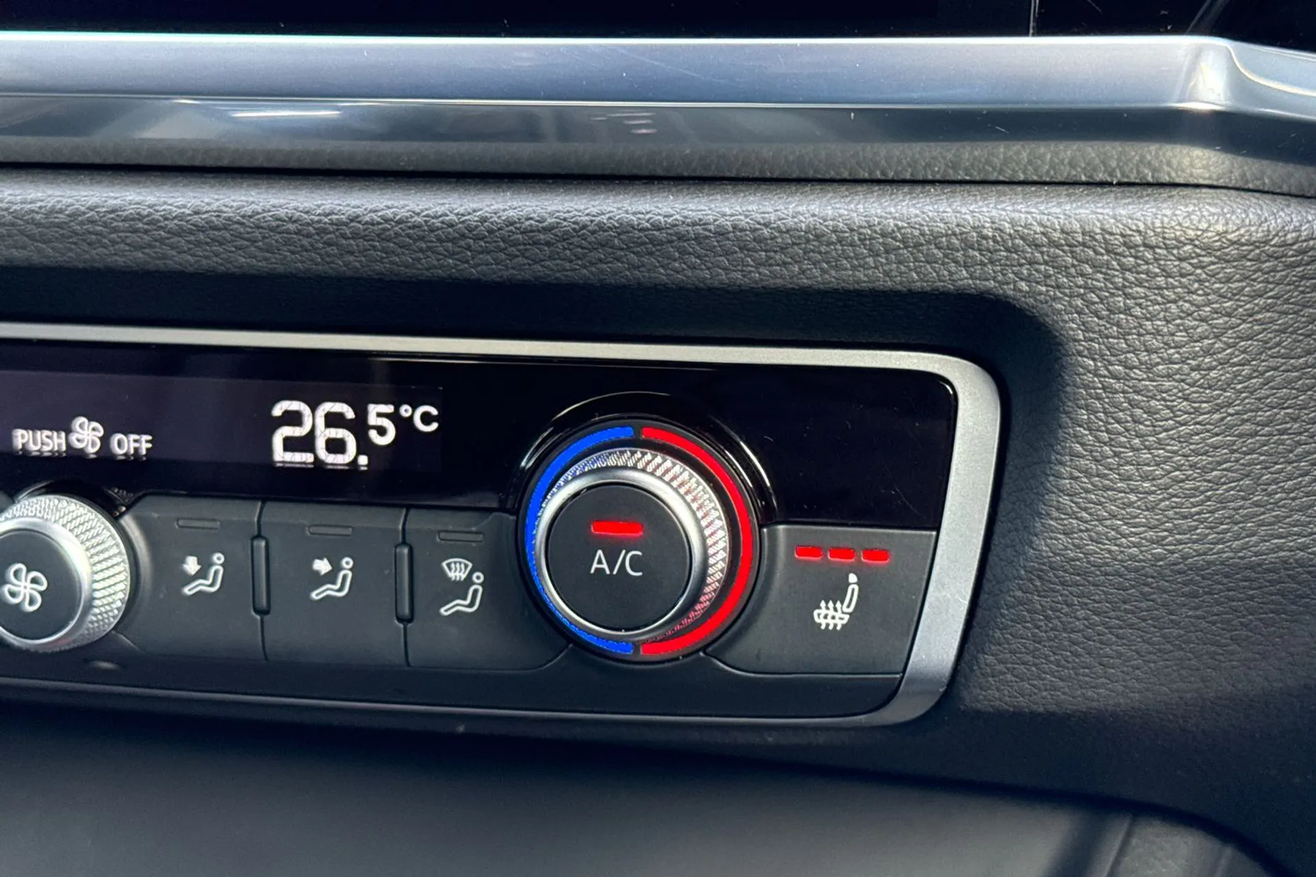 Audi Q3 thumbnail image number 22