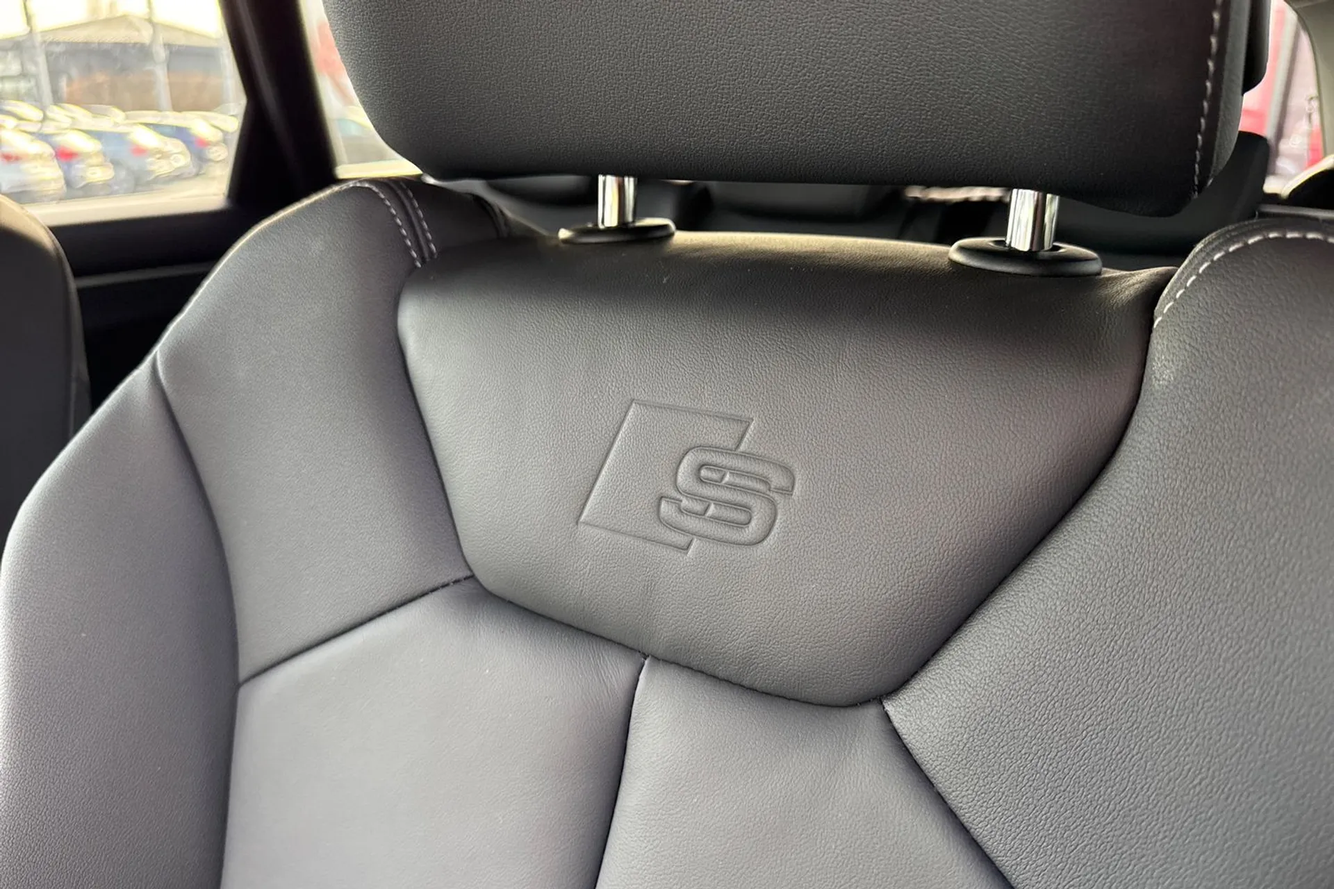 Audi Q3 thumbnail image number 30